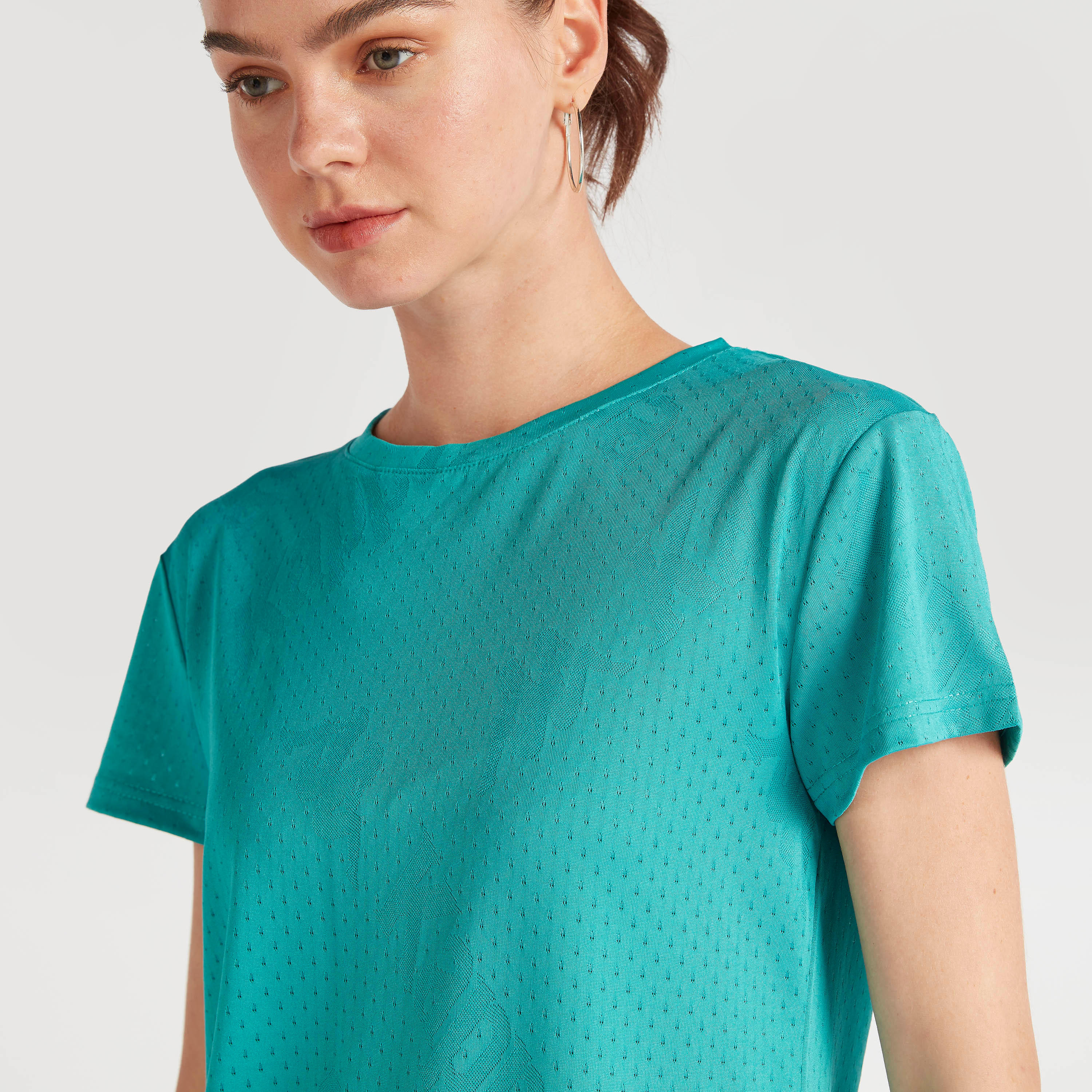 تيشيرت بارز الملمس بأكمام قصيرة من كابا-women-clothing-sportswearandactivewear-tshirtsandvests-image-3