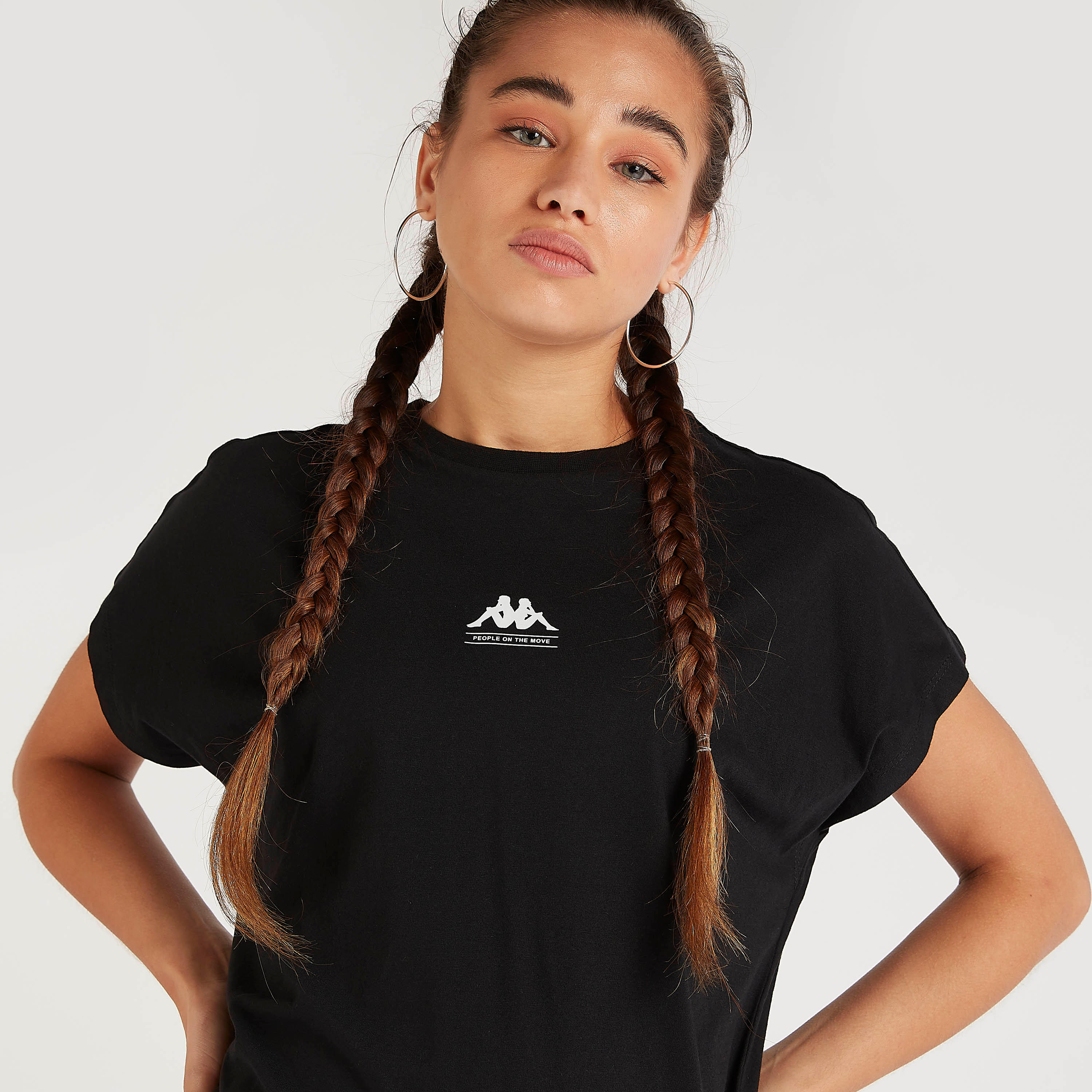 تيشيرت بياقة ضيّقة وأكمام كاب وطبعات من كابا-women-clothing-sportswearandactivewear-tshirtsandvests-image-1