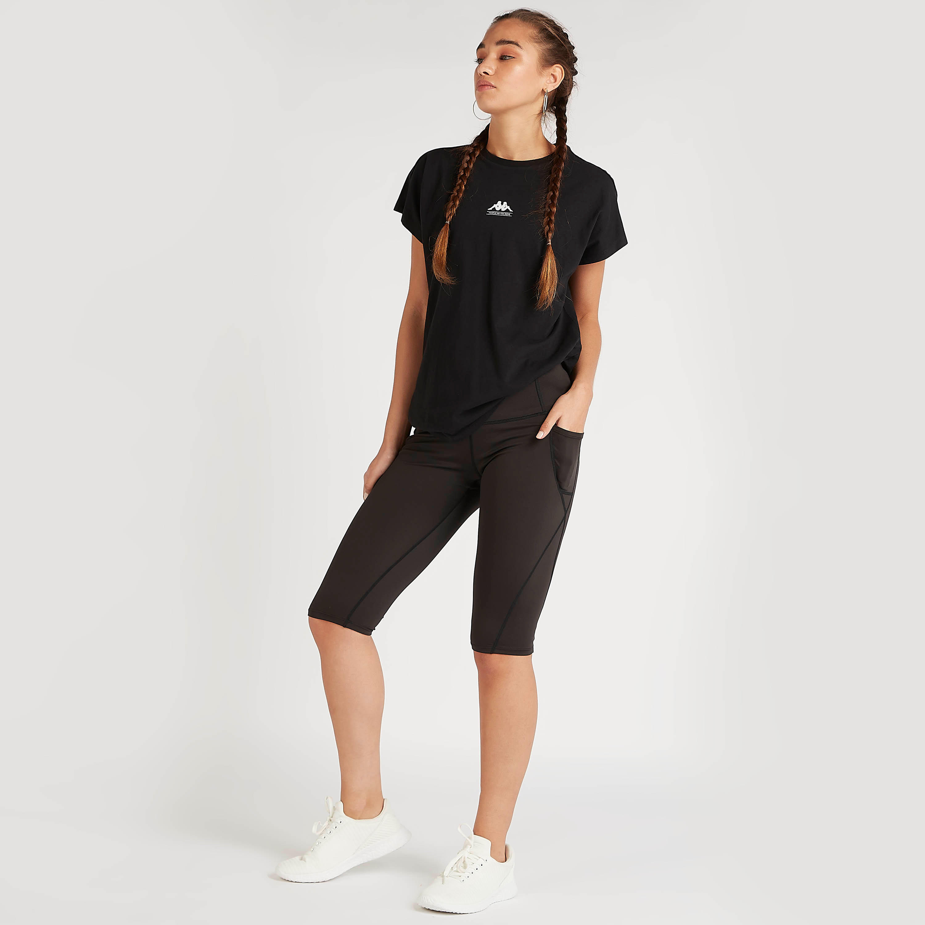 تيشيرت بياقة ضيّقة وأكمام كاب وطبعات من كابا-women-clothing-sportswearandactivewear-tshirtsandvests-image-3