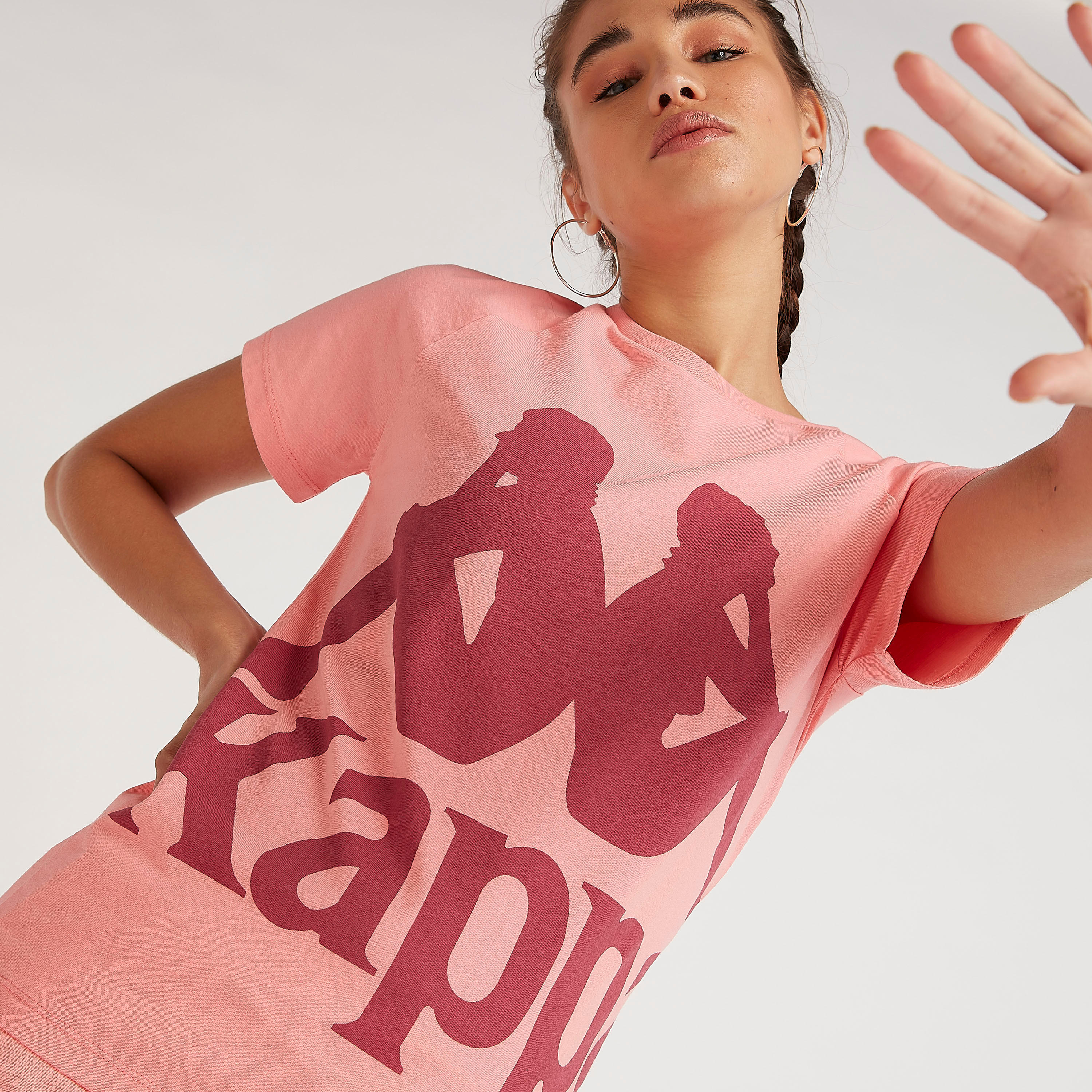 تيشيرت بياقة ضيّقة وأكمام قصيرة وطبعات من كابا-women-clothing-sportswearandactivewear-tshirtsandvests-image-1