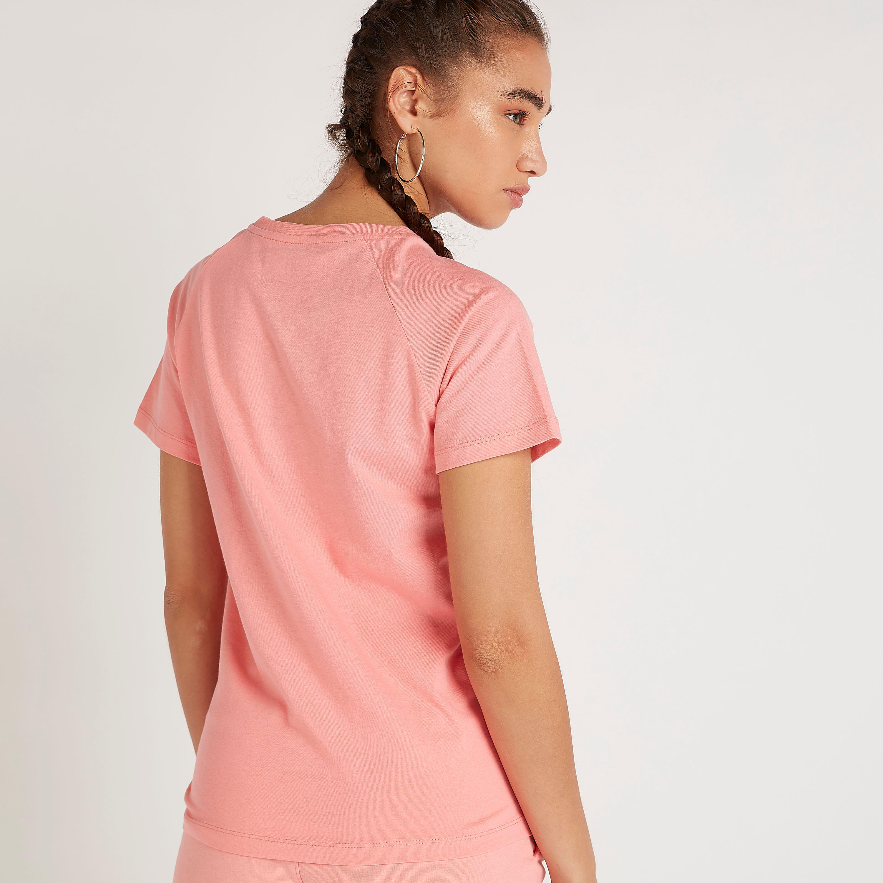 تيشيرت بياقة ضيّقة وأكمام قصيرة وطبعات من كابا-women-clothing-sportswearandactivewear-tshirtsandvests-image-4