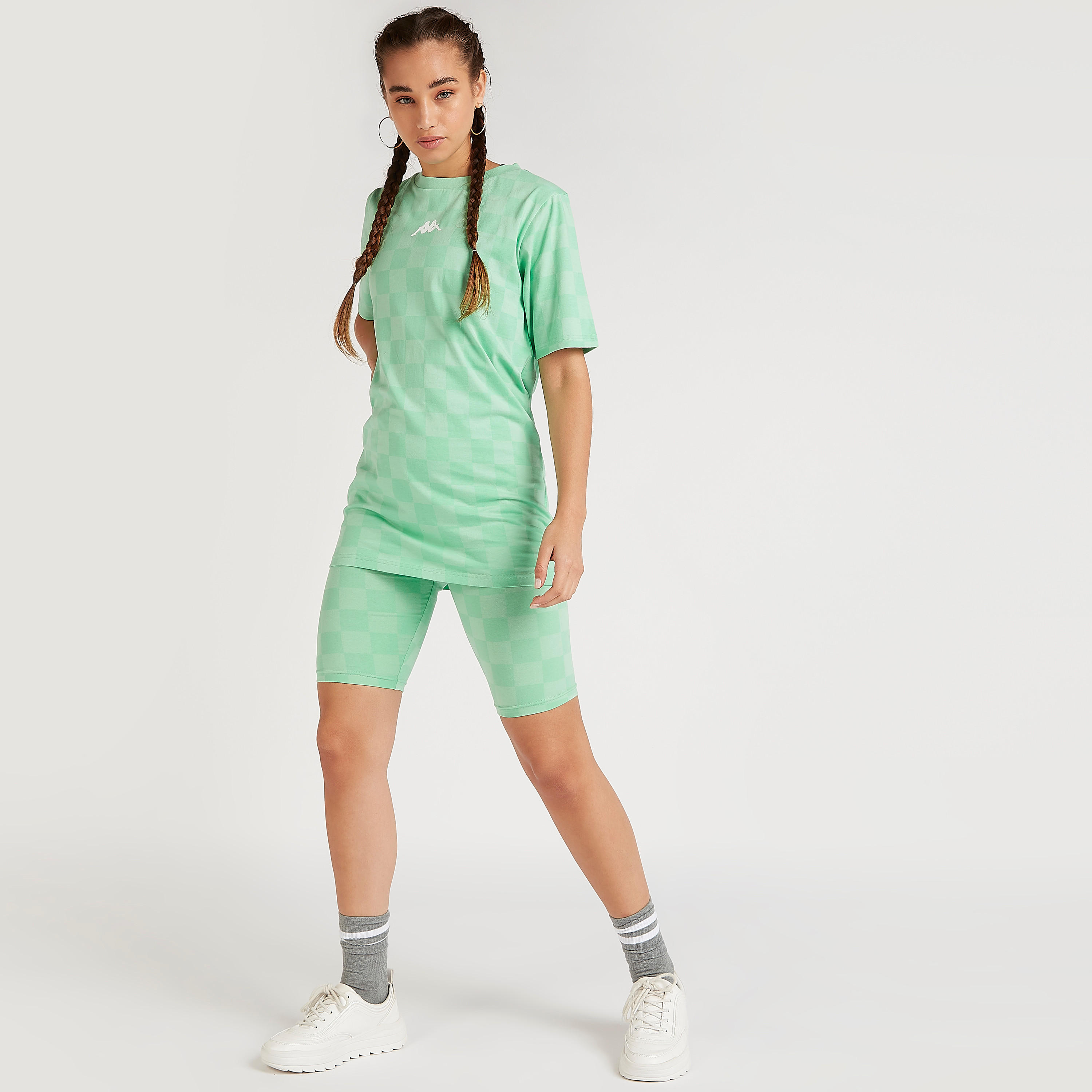تيشيرت كاروهات بياقة ضيّقة وأكمام قصيرة من كابا-women-clothing-sportswearandactivewear-tshirtsandvests-image-2