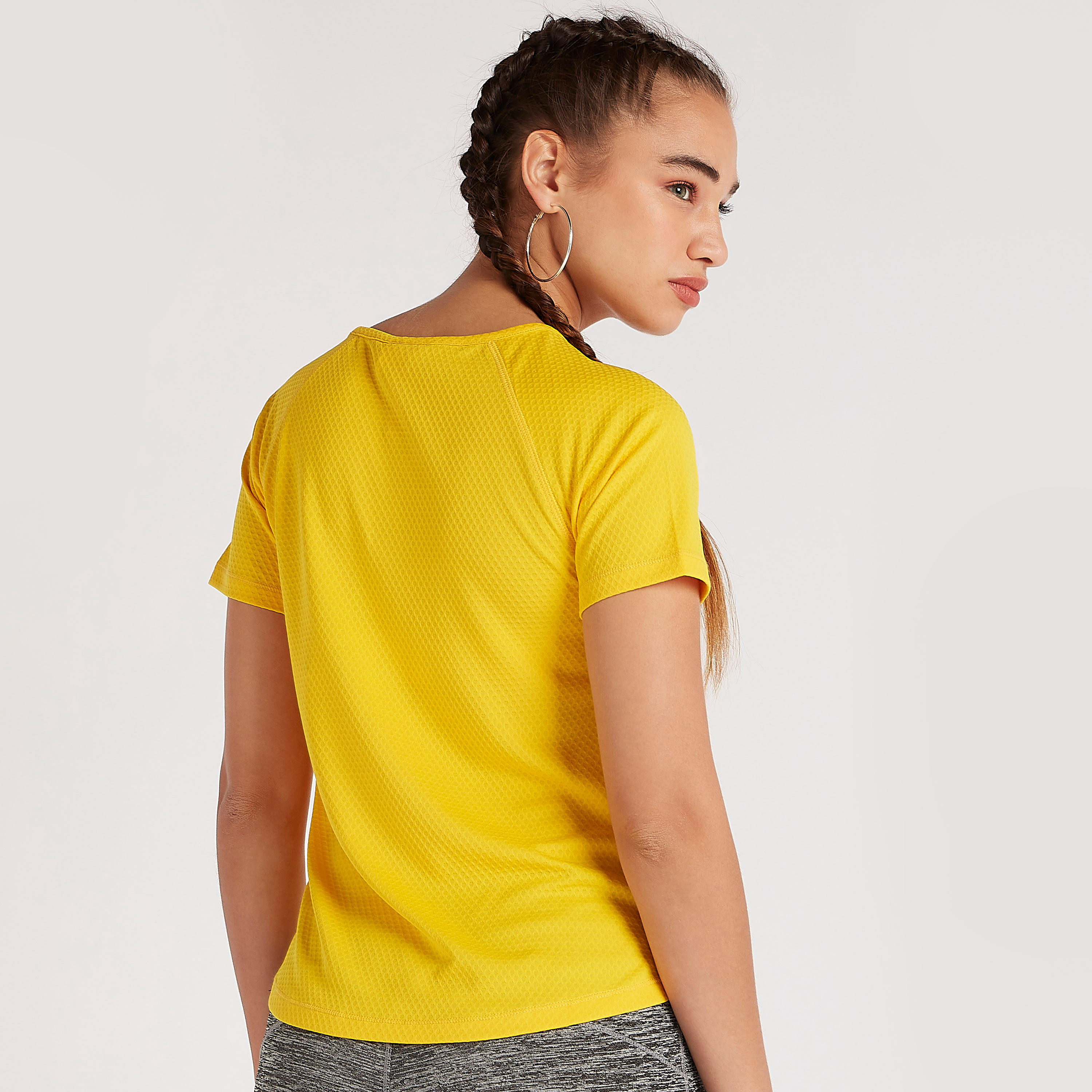 تيشيرت بياقة مستديرة وأكمام قصيرة وطبعات من كابا-women-clothing-sportswearandactivewear-tshirtsandvests-image-4