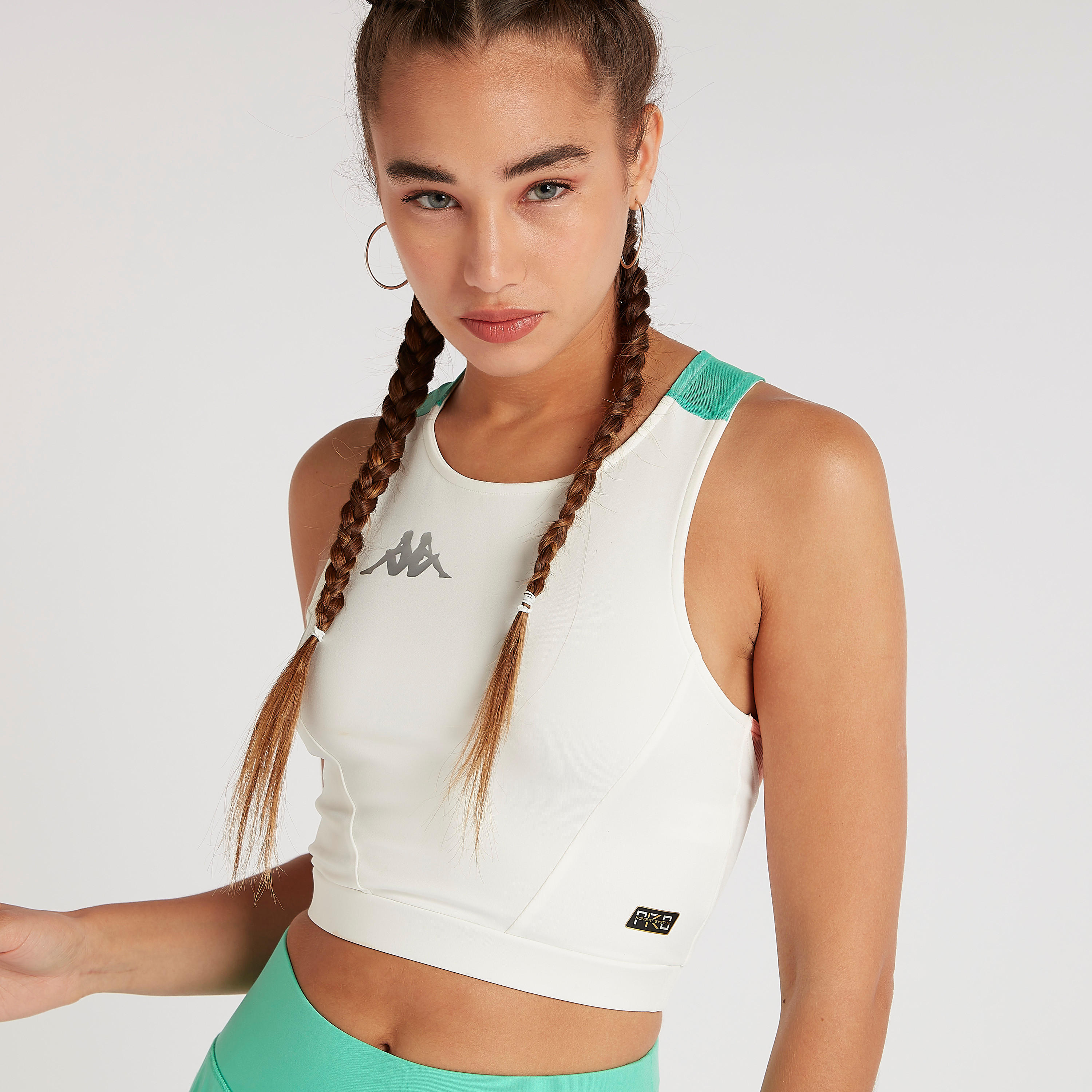 صدرية رياضية بياقة مستديرة وطبعات وتفاصيل ظهر ريسر-women-clothing-sportswearandactivewear-tshirtsandvests-image-1