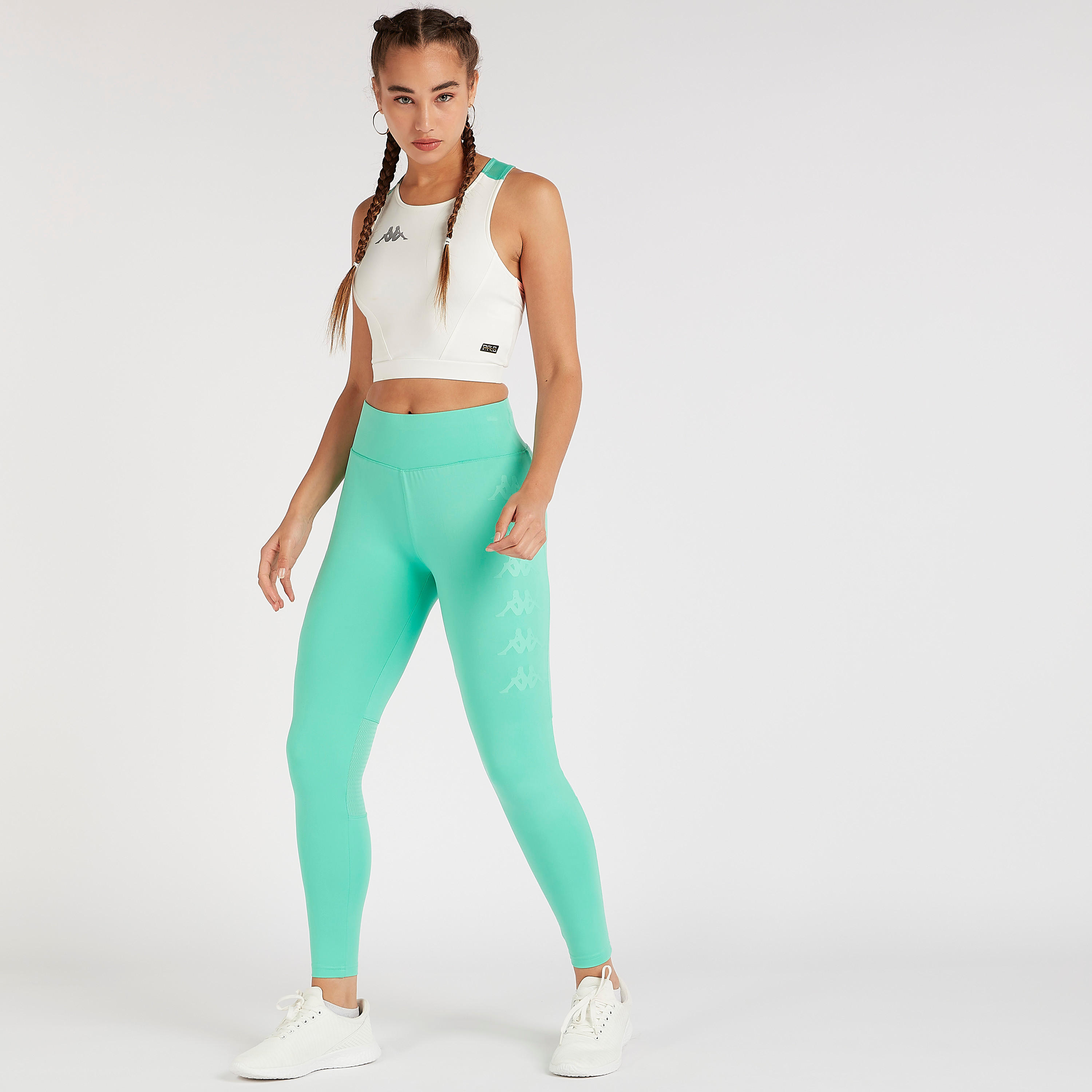 صدرية رياضية بياقة مستديرة وطبعات وتفاصيل ظهر ريسر-women-clothing-sportswearandactivewear-tshirtsandvests-image-2