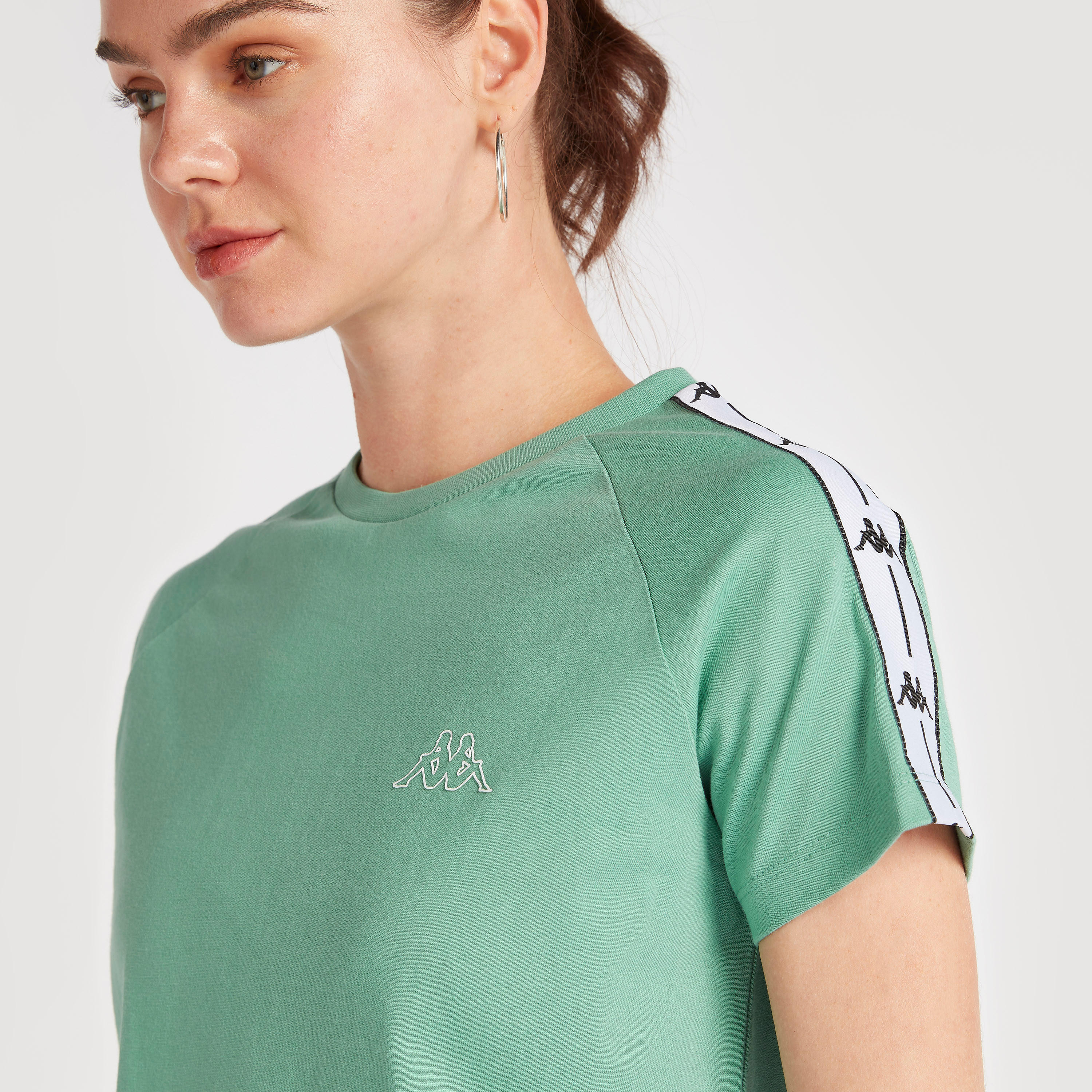 تيشيرت بأكمام قصيرة وتفاصيل شريطة بطبعات من كابا-women-clothing-sportswearandactivewear-tshirtsandvests-image-3