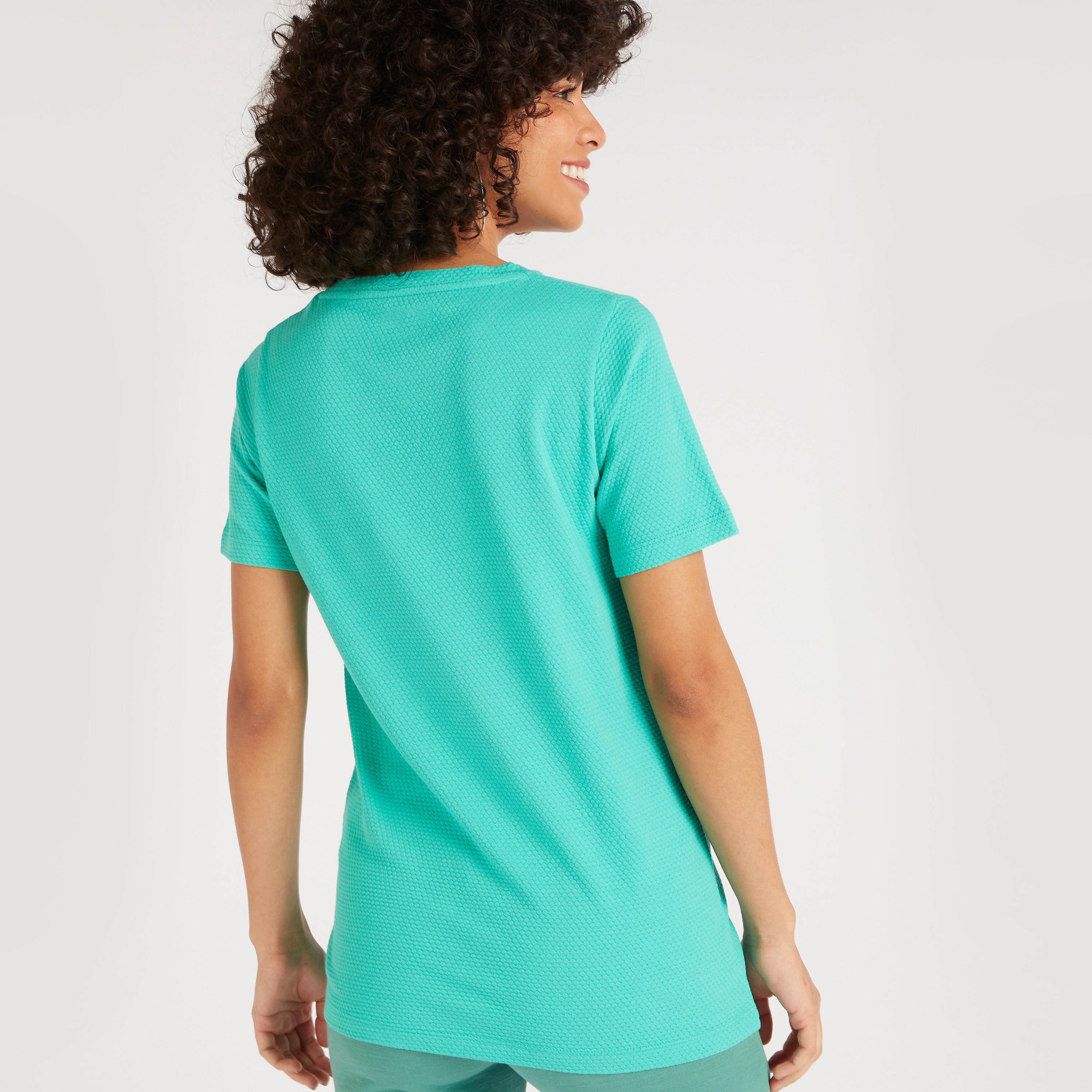 تيشيرت بياقة ضيّقة وأكمام قصيرة وطبعات من كابا-women-clothing-sportswearandactivewear-tshirtsandvests-image-4