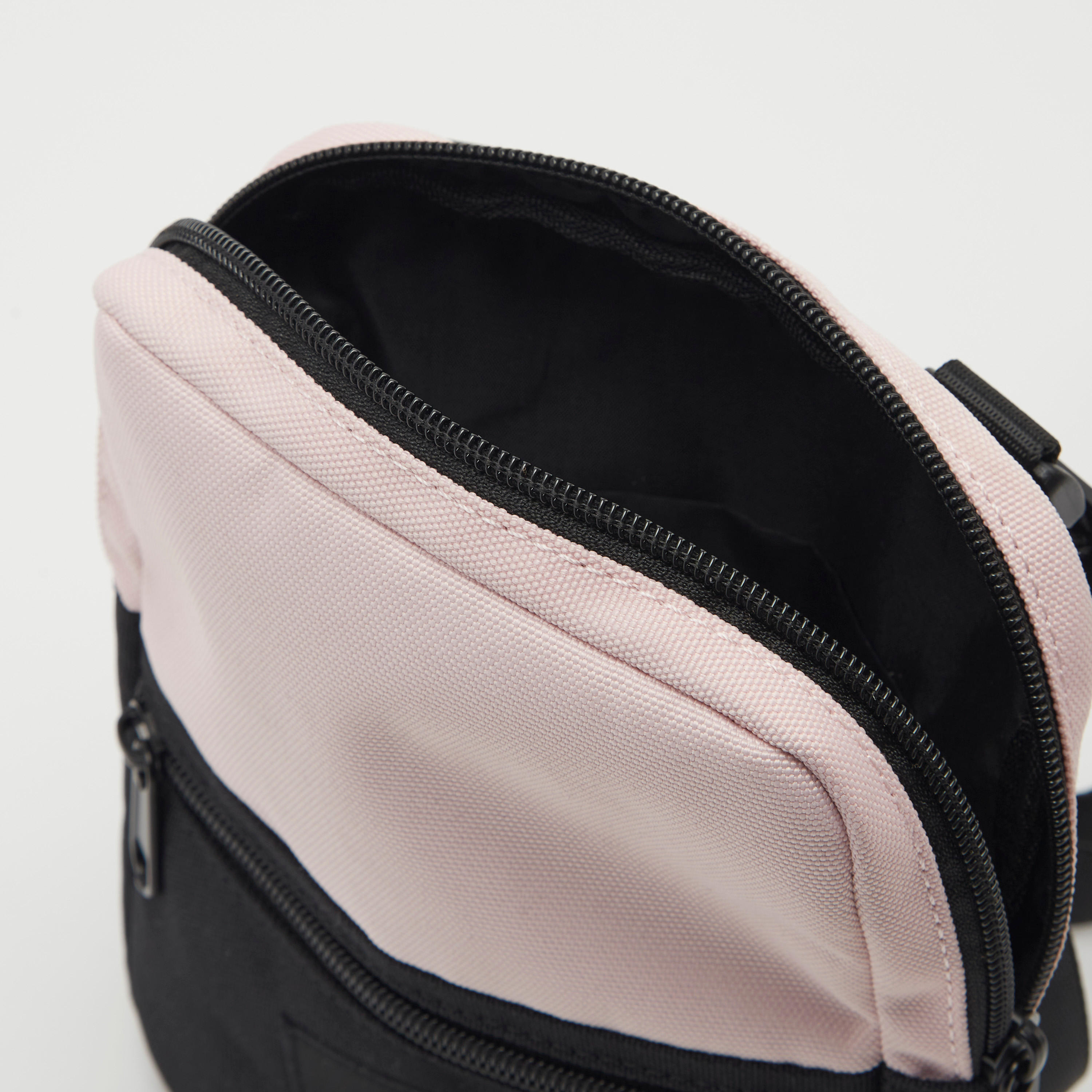 شنطة صغيرة بتفاصيل مزخرفة وحزام وسحّاب إغلاق من كابا-women-bagsandwallets-handbags-image-5