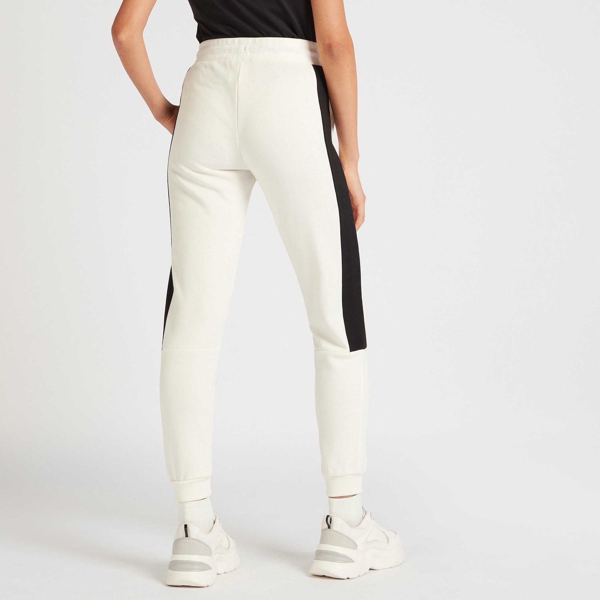 بنطلون رياضي بتفاصيل شعار مع لوحات متباينة-women-clothing-bottoms-joggers-image-4