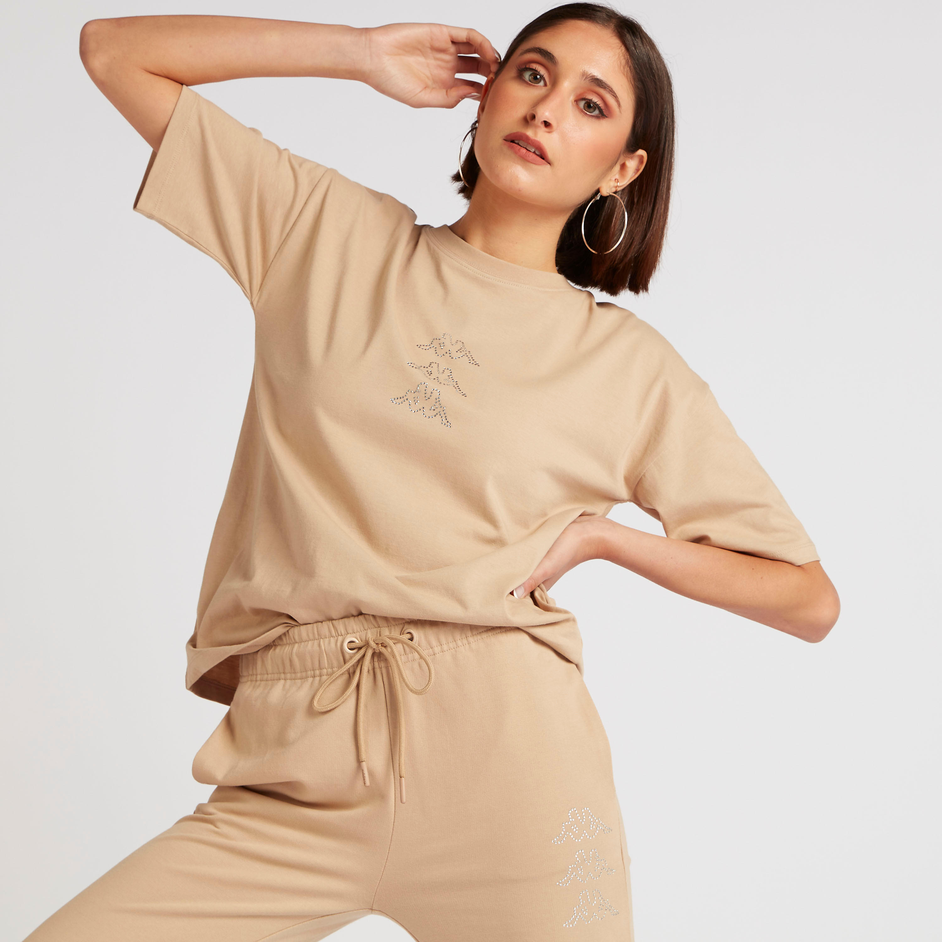 تيشيرت بأكمام قصيرة وتفاصيل شعار من كابا-women-clothing-sportswearandactivewear-tshirtsandvests-image-1