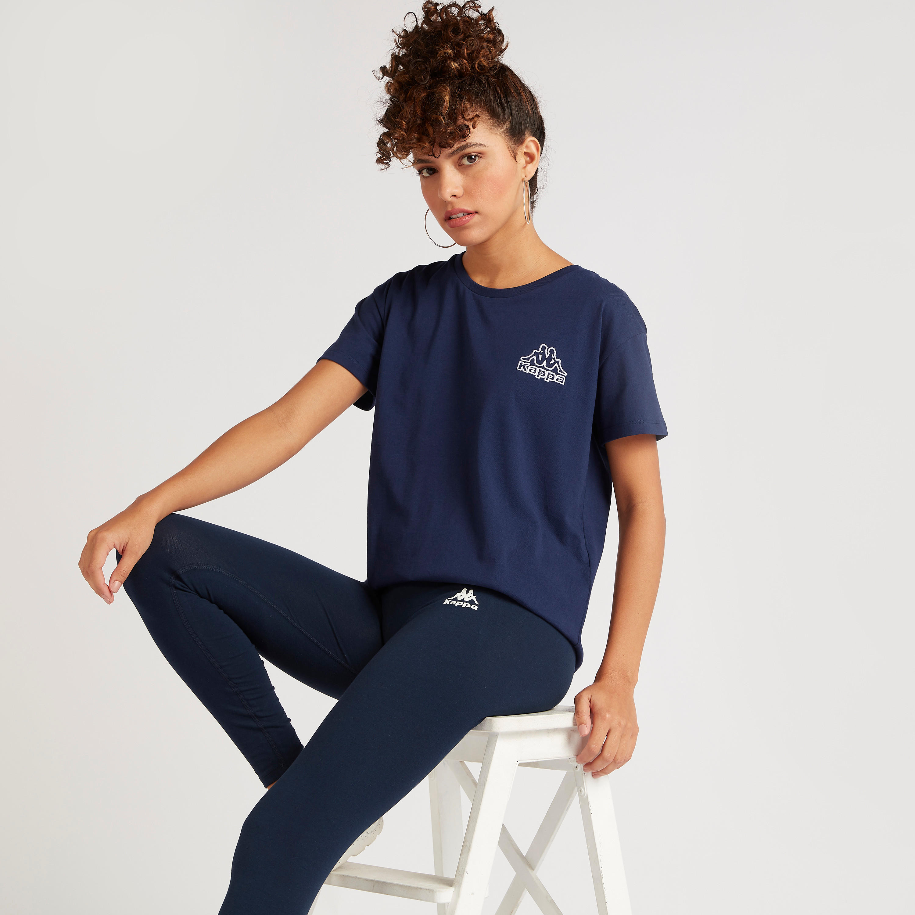 تيشيرت بأكمام كاب وطبعات شعار من كابا-women-clothing-tshirts-image-1
