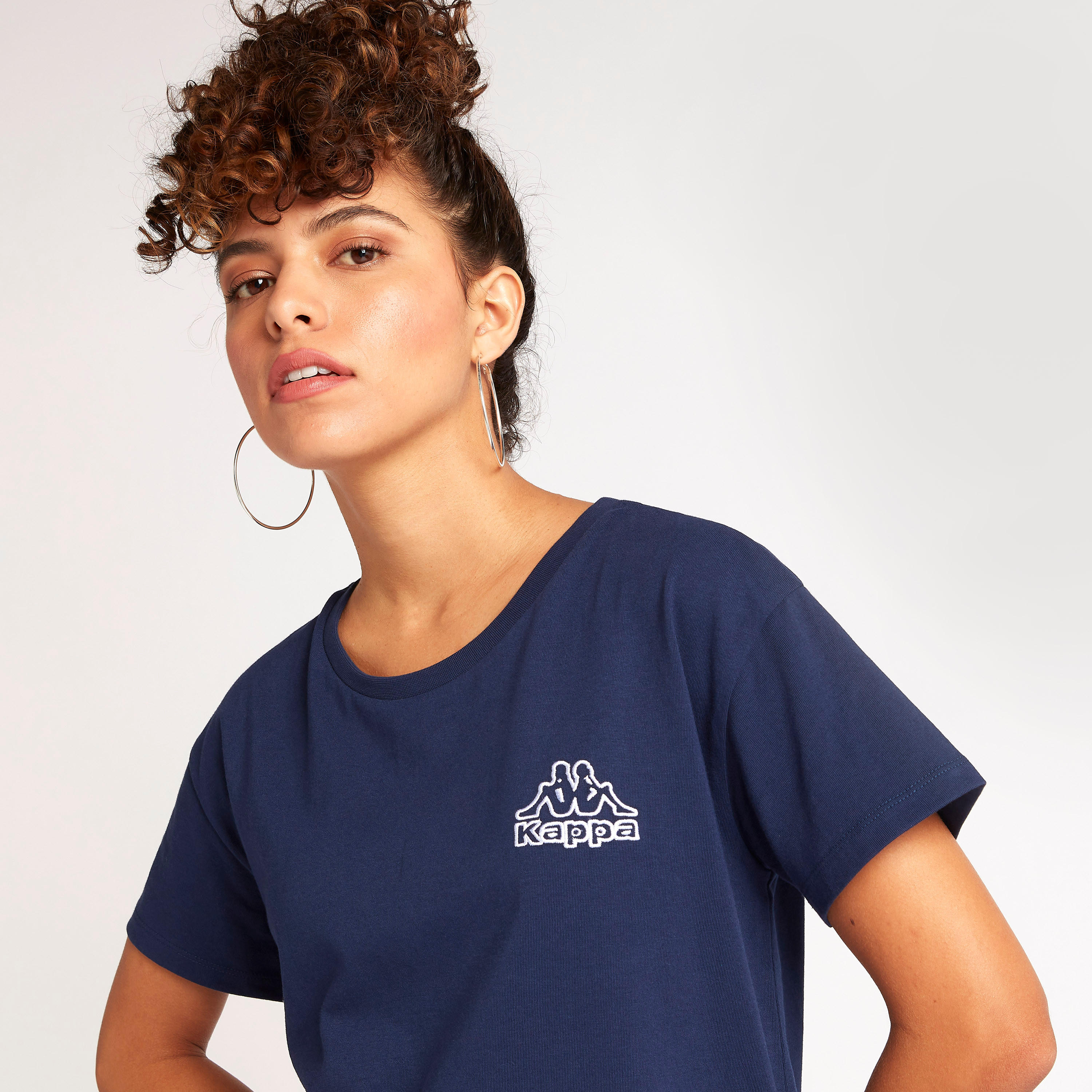 تيشيرت بأكمام كاب وطبعات شعار من كابا-women-clothing-tshirts-image-3