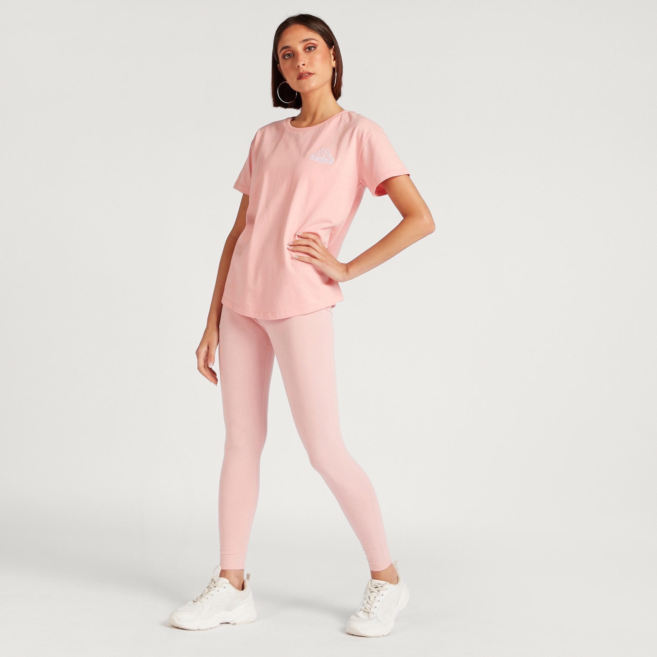 تيشيرت بأكمام قصيرة وطبعات شعار من كابا-women-clothing-tshirts-image-2