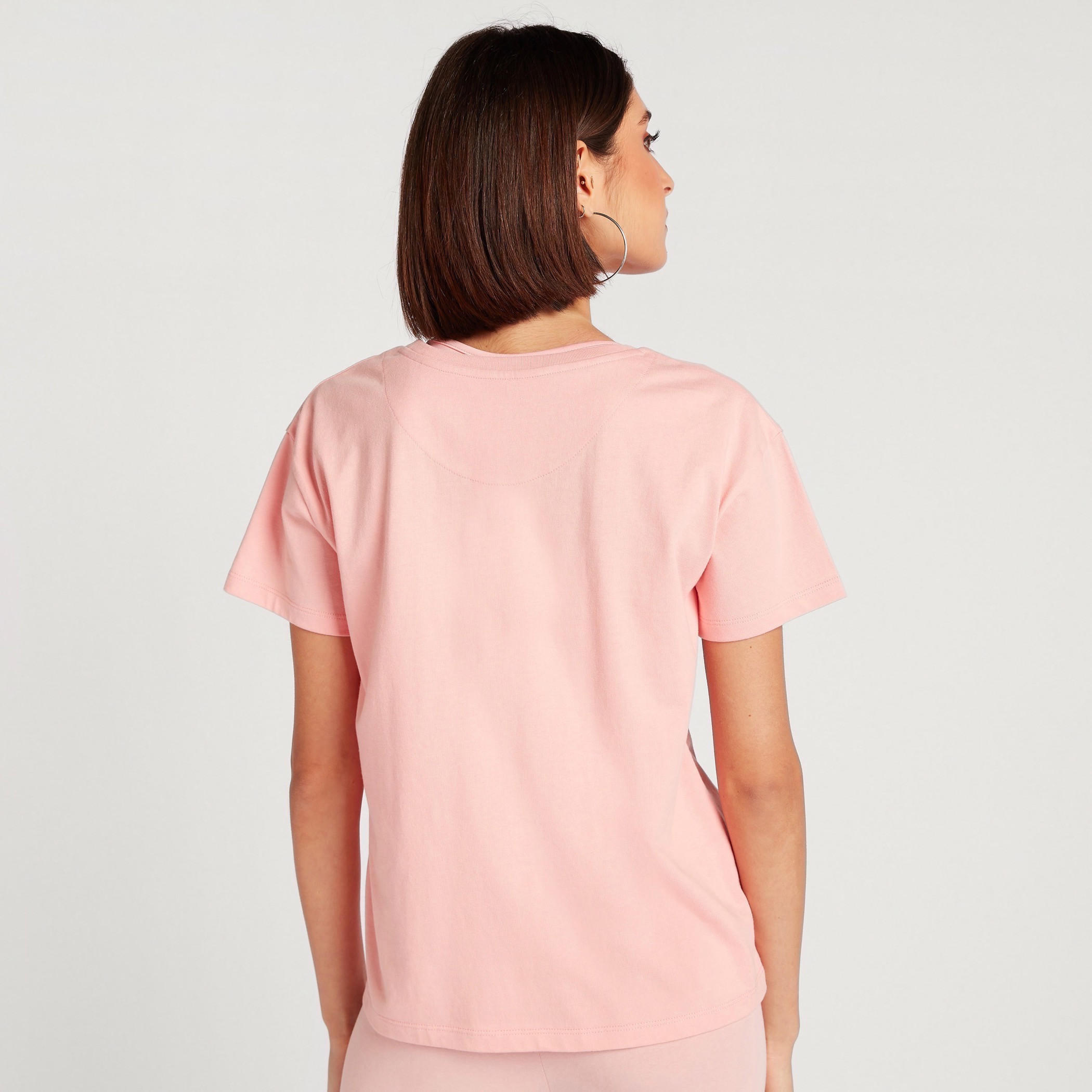 تيشيرت بأكمام قصيرة وطبعات شعار من كابا-women-clothing-tshirts-image-4