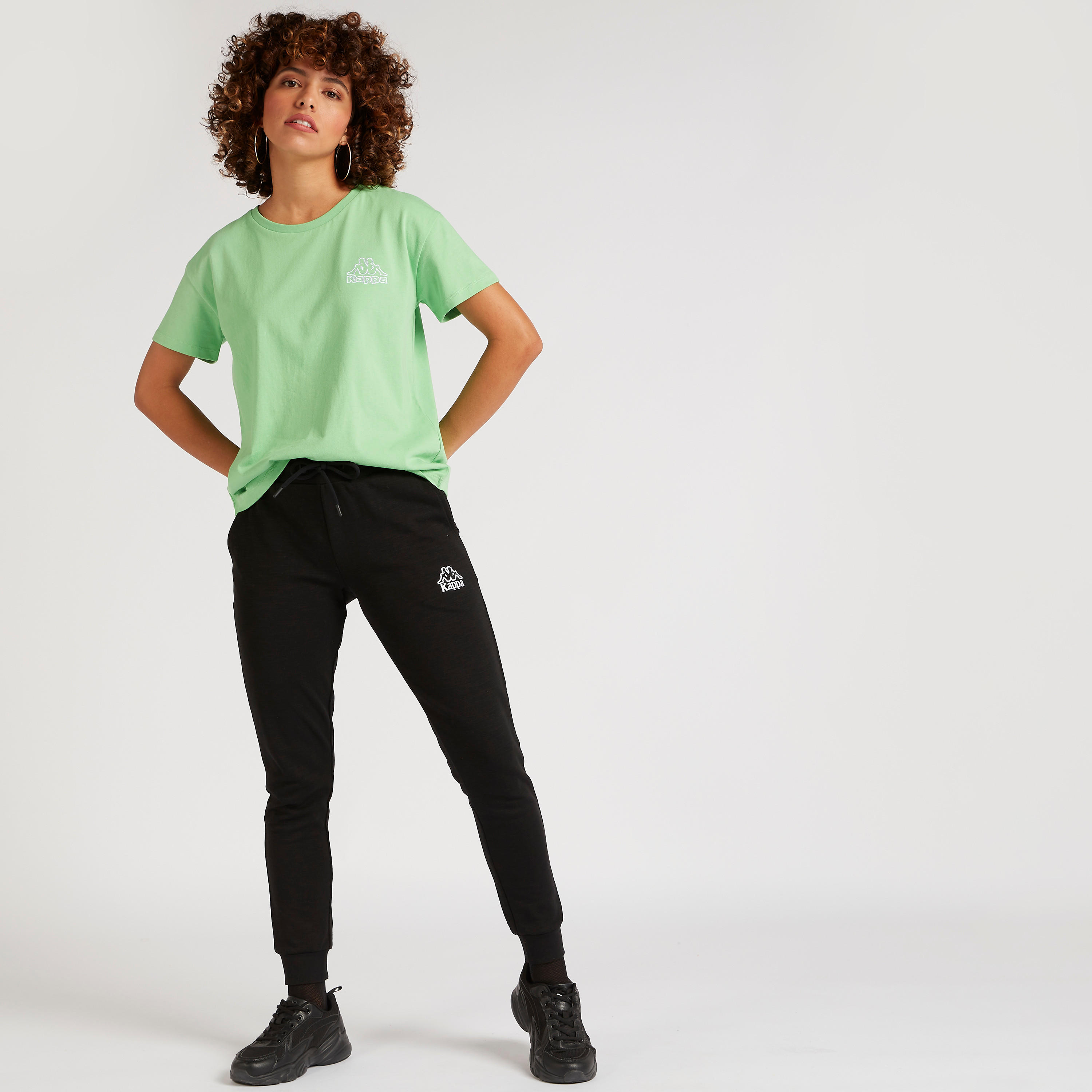 تيشيرت بياقة مستديرة وأكمام قصيرة وطبعات شعار من كابا-women-clothing-sportswearandactivewear-tshirtsandvests-image-2
