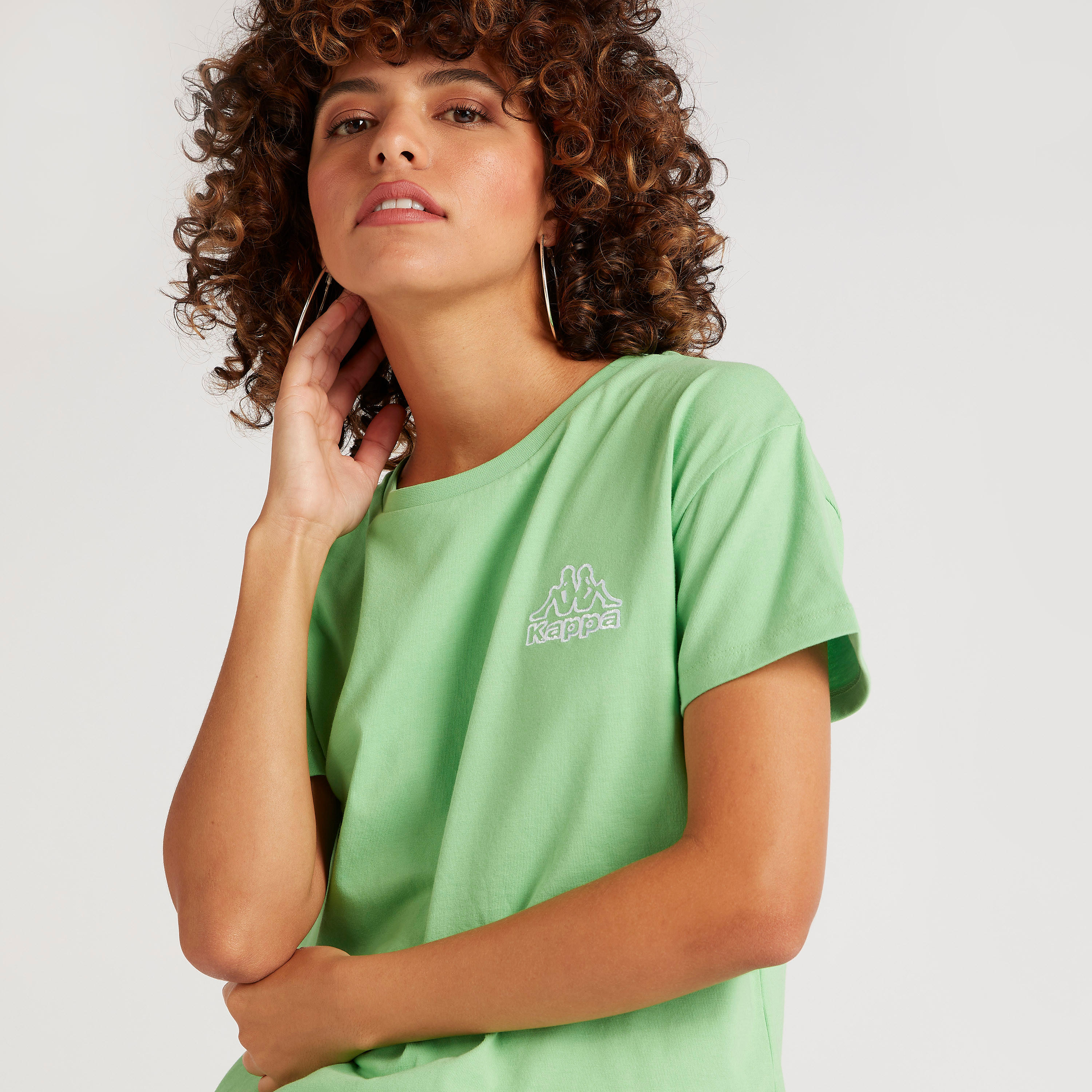 تيشيرت بياقة مستديرة وأكمام قصيرة وطبعات شعار من كابا-women-clothing-sportswearandactivewear-tshirtsandvests-image-3