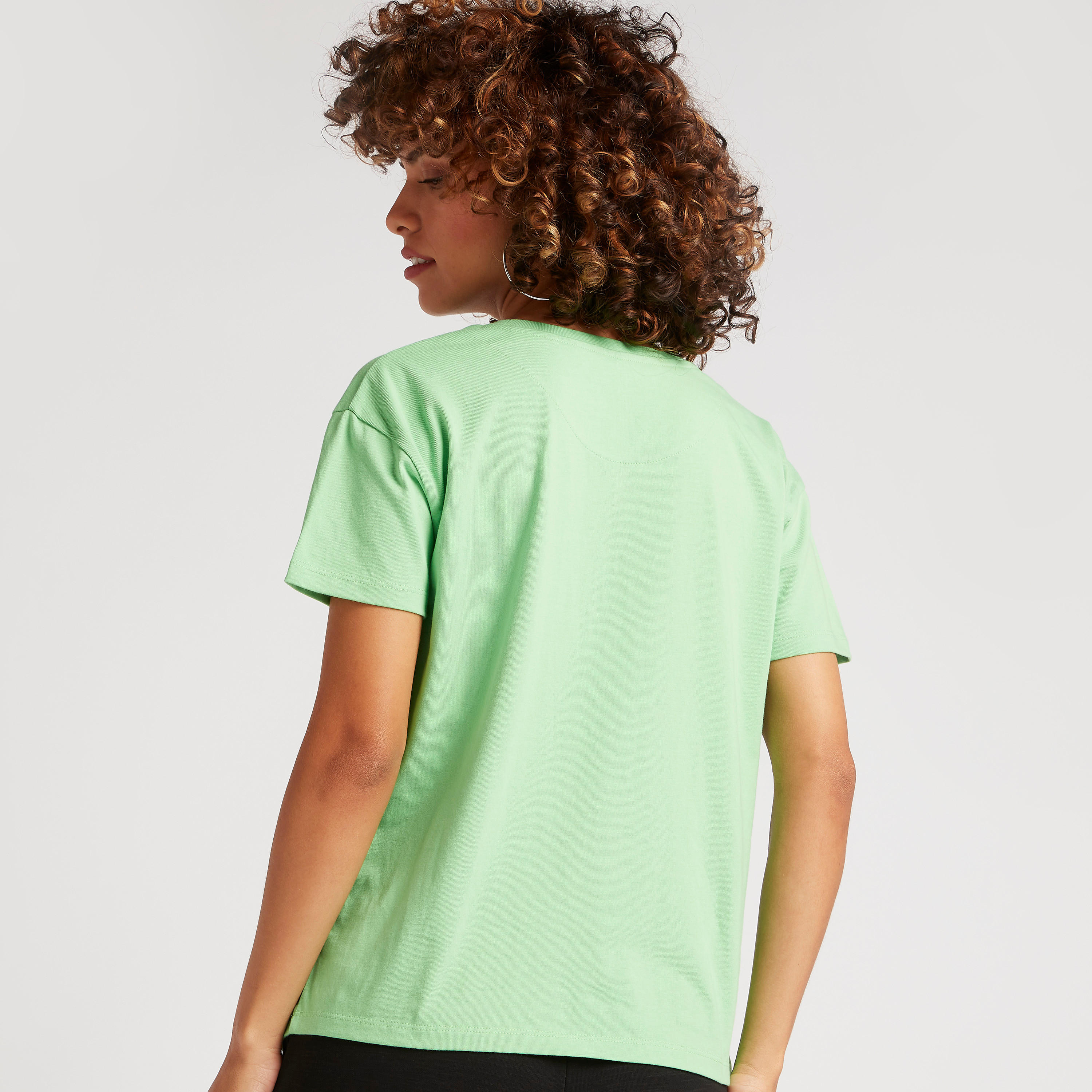تيشيرت بياقة مستديرة وأكمام قصيرة وطبعات شعار من كابا-women-clothing-sportswearandactivewear-tshirtsandvests-image-4