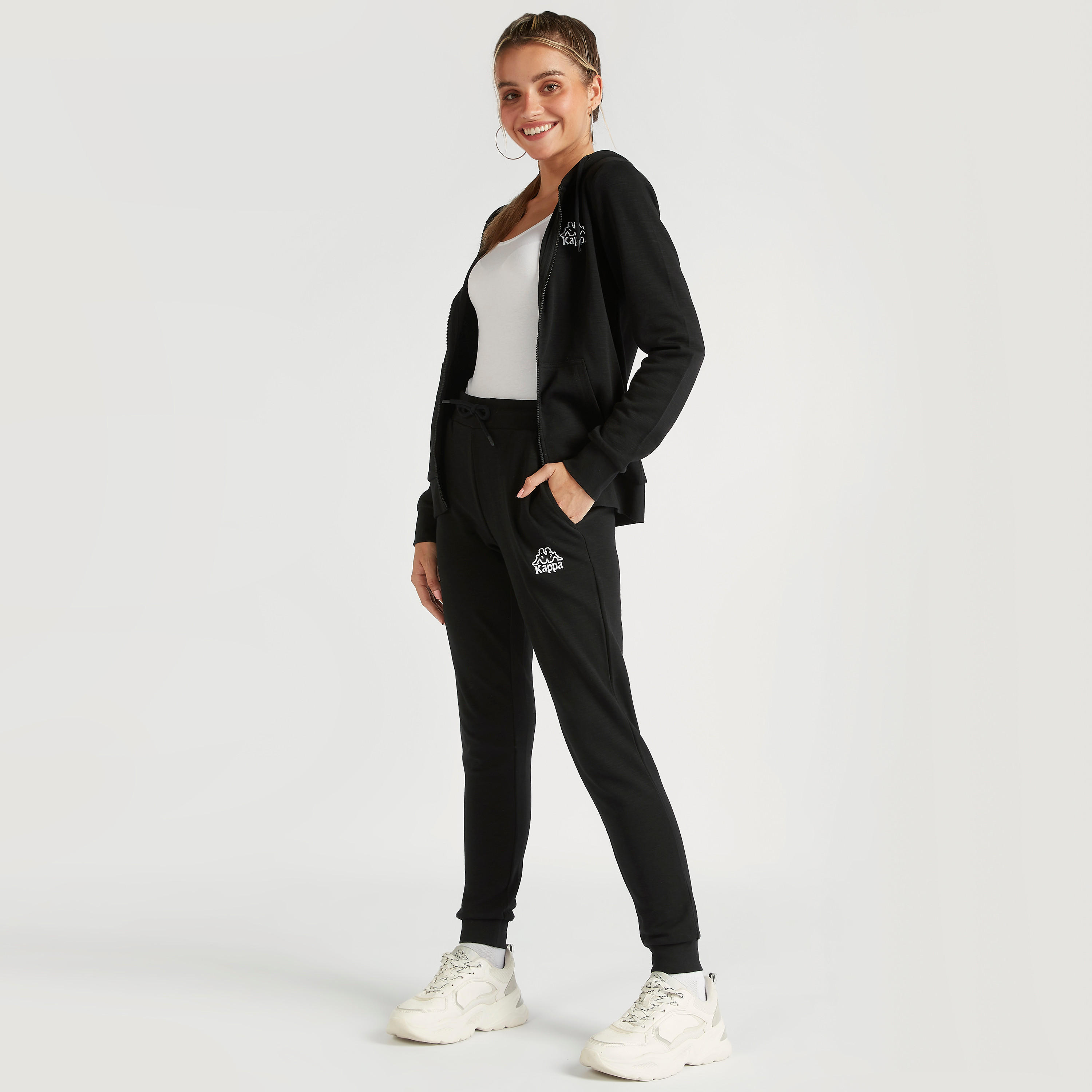 بنطلون رياضي برباط إغلاق وطبعات شعار من كابا-women-clothing-bottoms-joggers-image-3