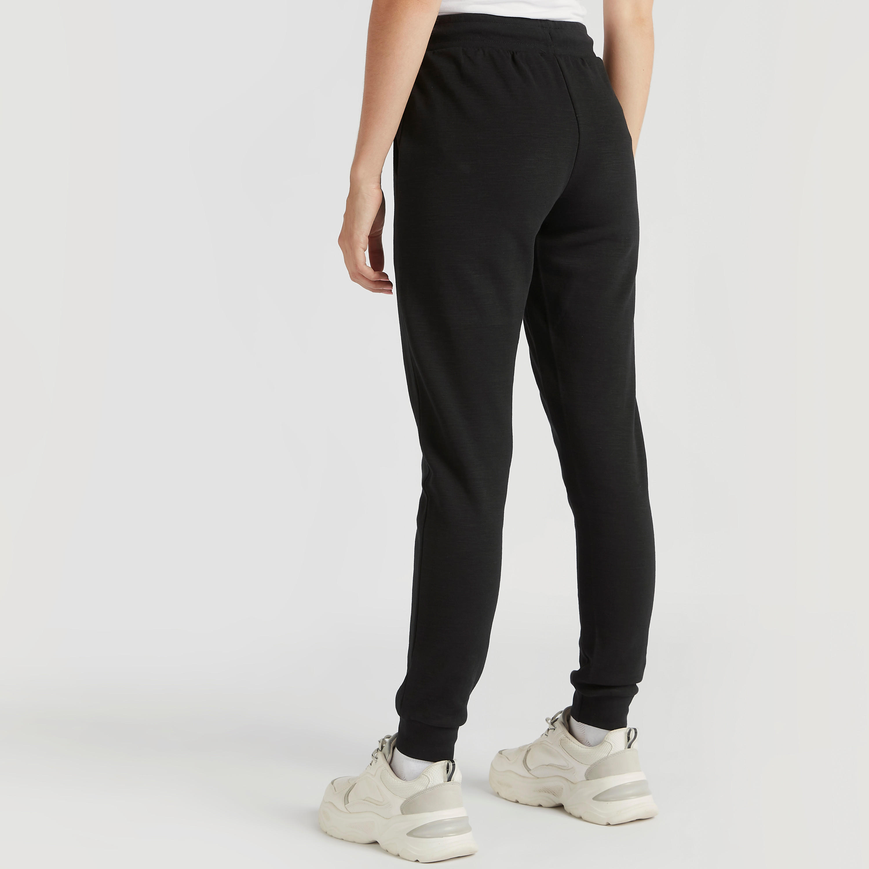 بنطلون رياضي برباط إغلاق وطبعات شعار من كابا-women-clothing-bottoms-joggers-image-1