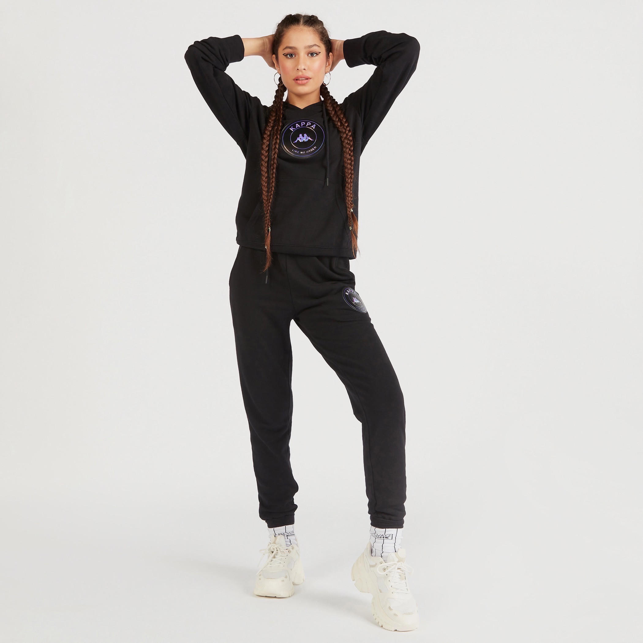 سويت شيرت بقبّعة وأكمام طويلة وطبعات من كابا-women-clothing-sportswearandactivewear-hoodiesandsweatshirts-image-2