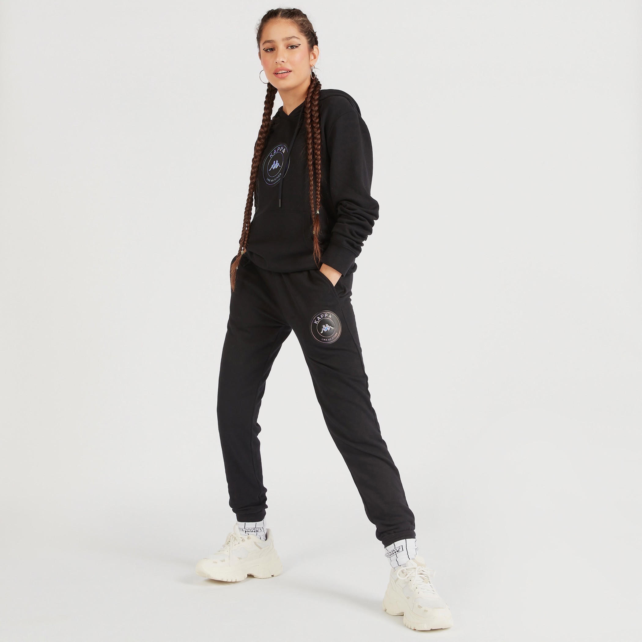 سويت شيرت بقبّعة وأكمام طويلة وطبعات من كابا-women-clothing-sportswearandactivewear-hoodiesandsweatshirts-image-6