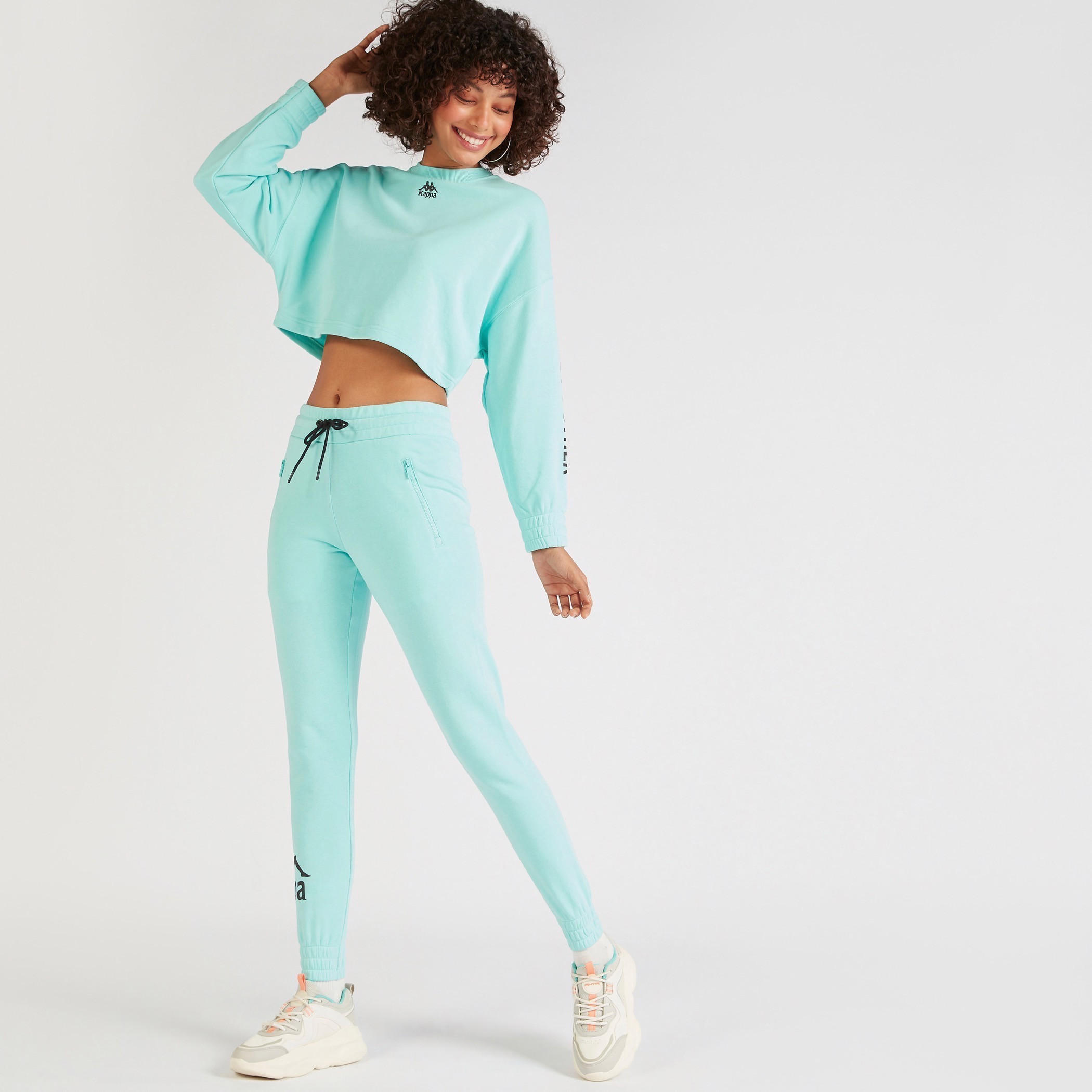 سويت شيرت قصير بأكمام طويلة وطبعات من كابا-women-clothing-sportswearandactivewear-hoodiesandsweatshirts-image-2