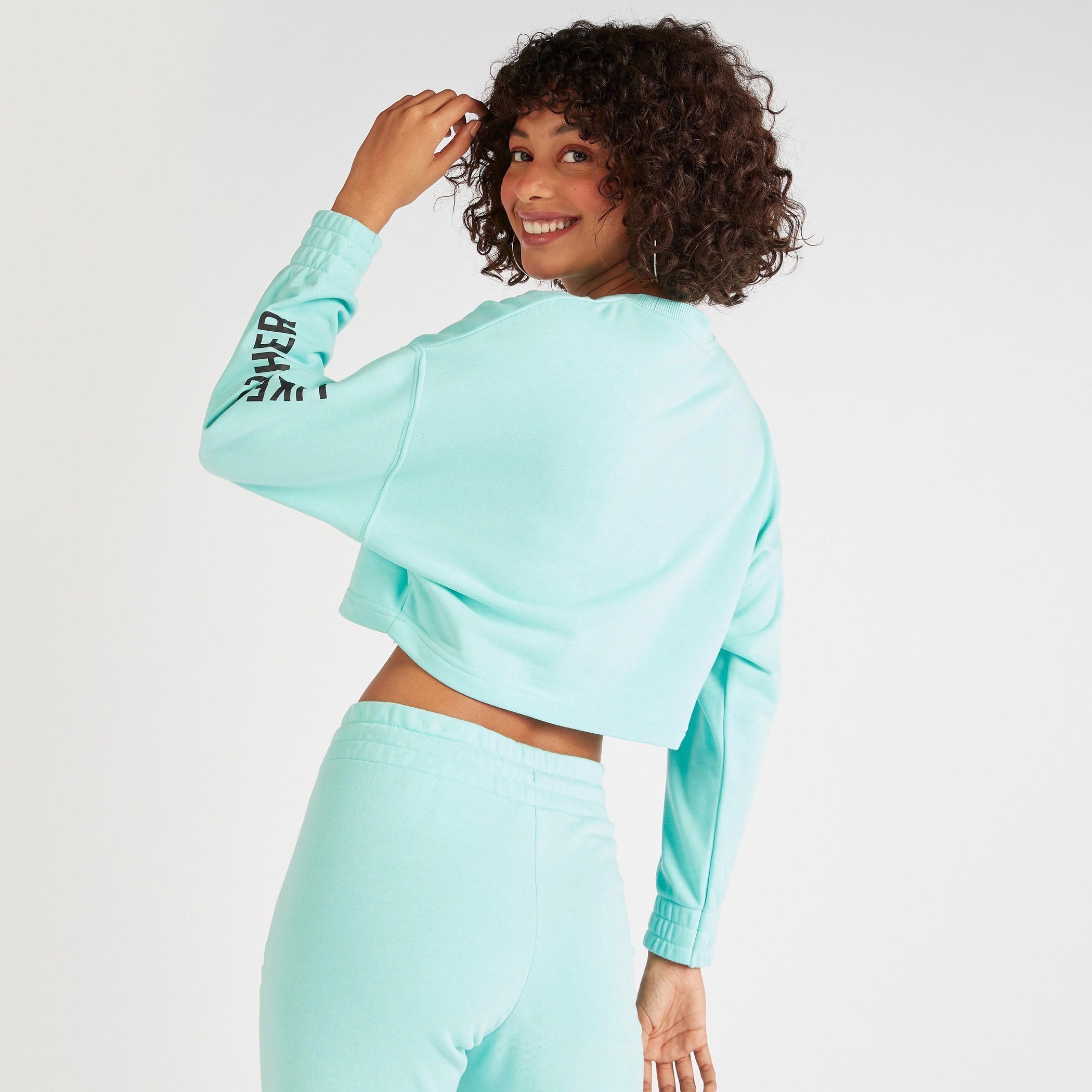 سويت شيرت قصير بأكمام طويلة وطبعات من كابا-women-clothing-sportswearandactivewear-hoodiesandsweatshirts-image-4