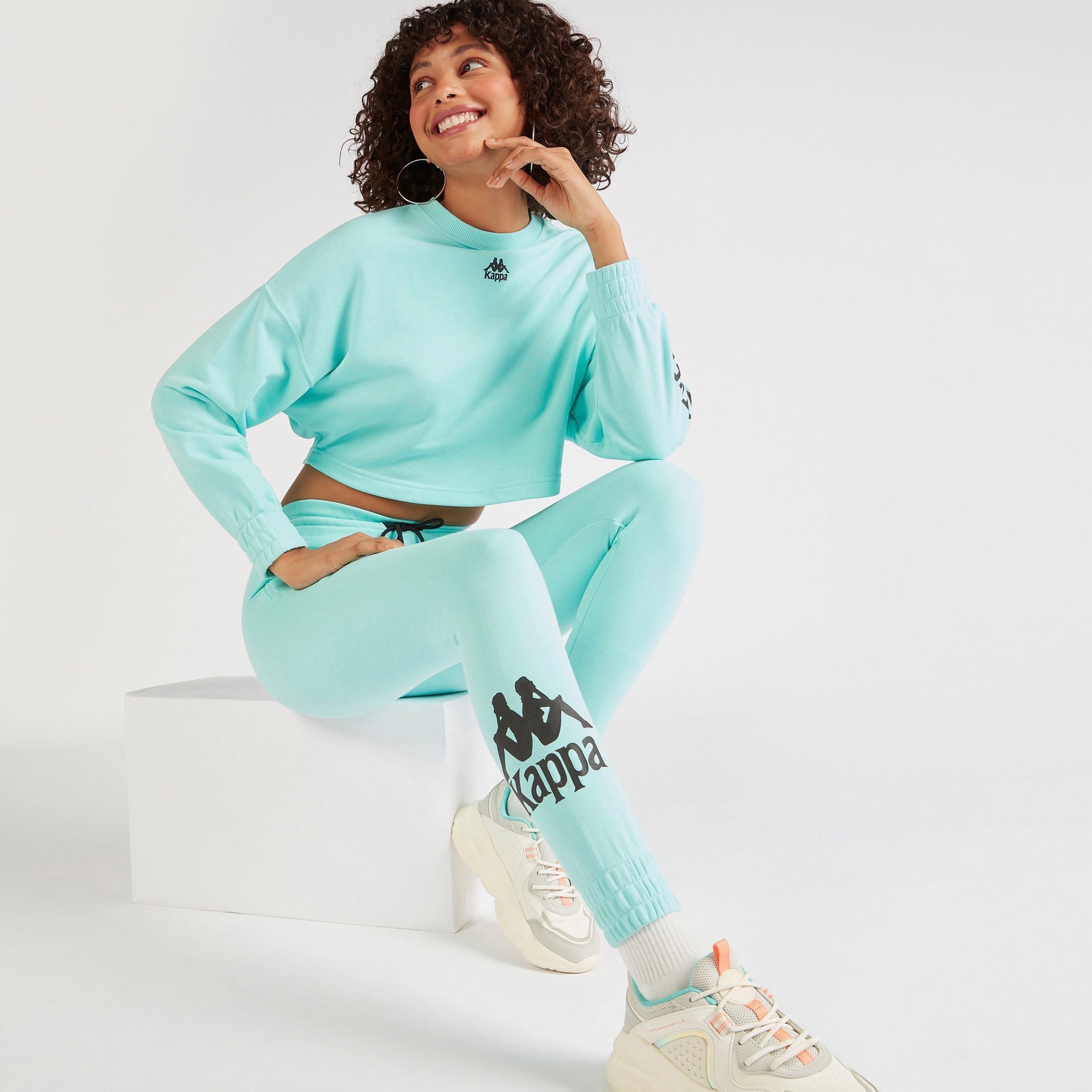 بنطلون رياضي بطبعات ورباط إغلاق وجيوب من كابا-women-clothing-bottoms-joggers-image-2