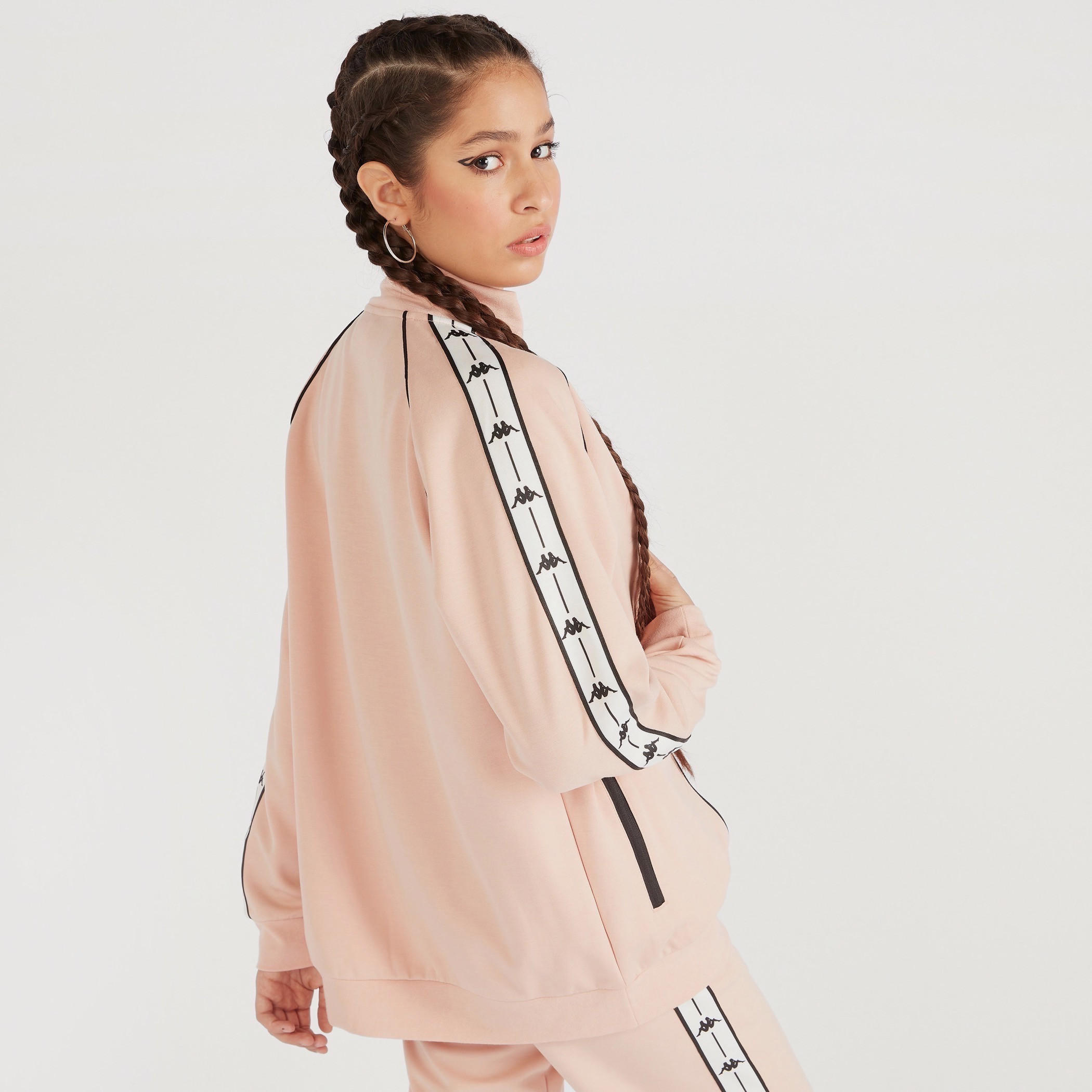 جاكيت سادة بأكمام طويلة وتفاصيل شريطة وسحاب من كابا-women-clothing-sportswearandactivewear-hoodiesandsweatshirts-image-4