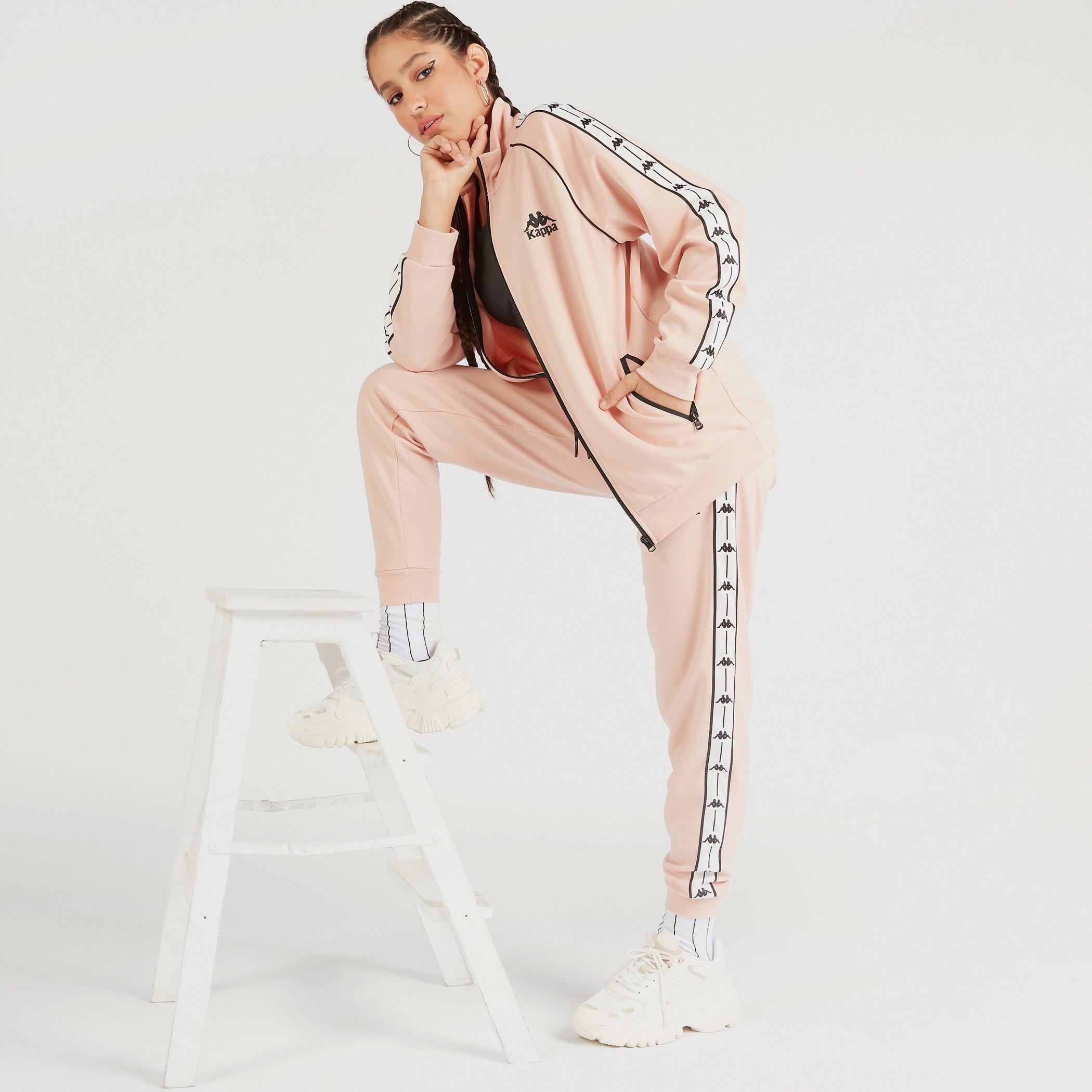 جاكيت سادة بأكمام طويلة وتفاصيل شريطة وسحاب من كابا-women-clothing-sportswearandactivewear-hoodiesandsweatshirts-image-5
