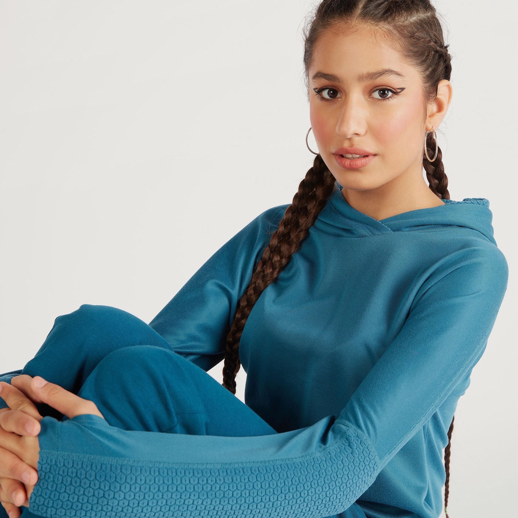 سويت شيرت سادة بقبعة وأكمام طويلة من كابا-women-clothing-sportswearandactivewear-hoodiesandsweatshirts-image-5
