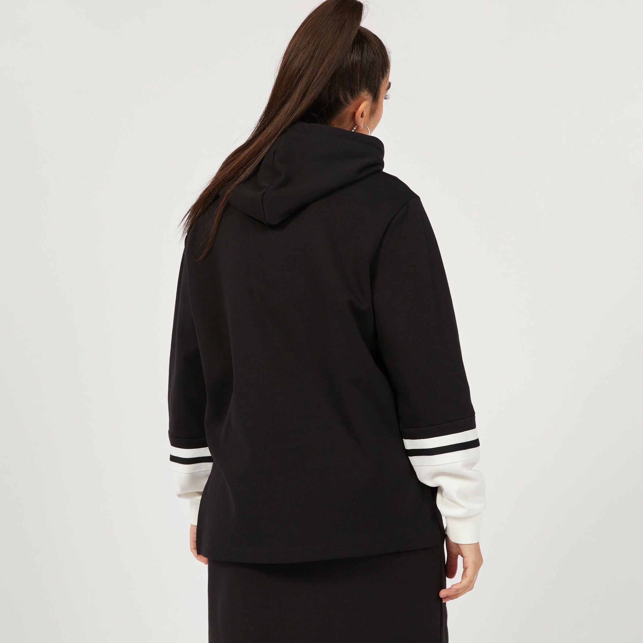 سويت شيرت بقبعة وأكمام طويلة وطبعات من كابا-women-clothing-sportswearandactivewear-hoodiesandsweatshirts-image-4