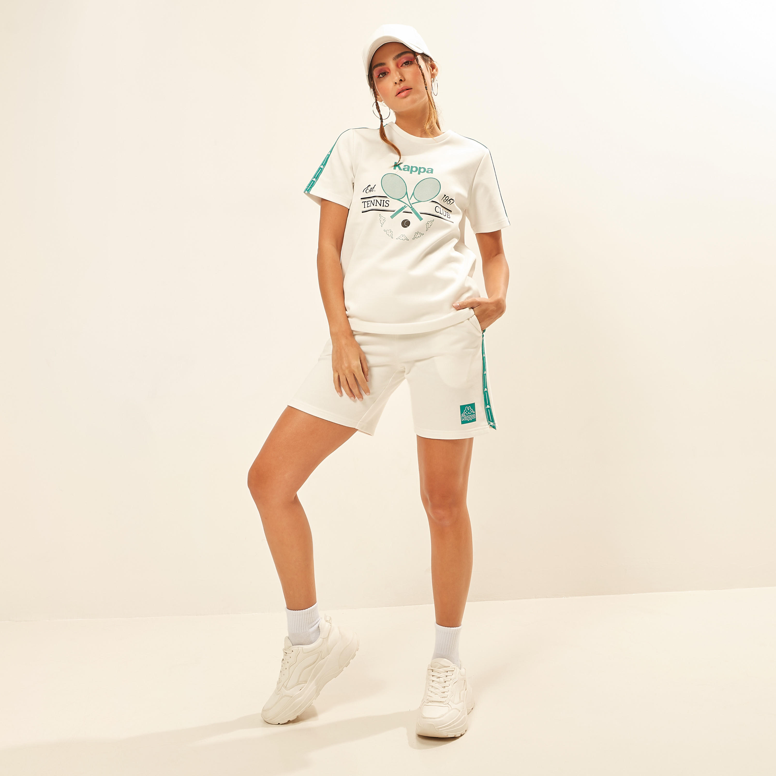 تيشيرت بأكمام قصيرة وطبعات جرافيك وشريطة من كابا-women-clothing-sportswearandactivewear-tshirtsandvests-image-2