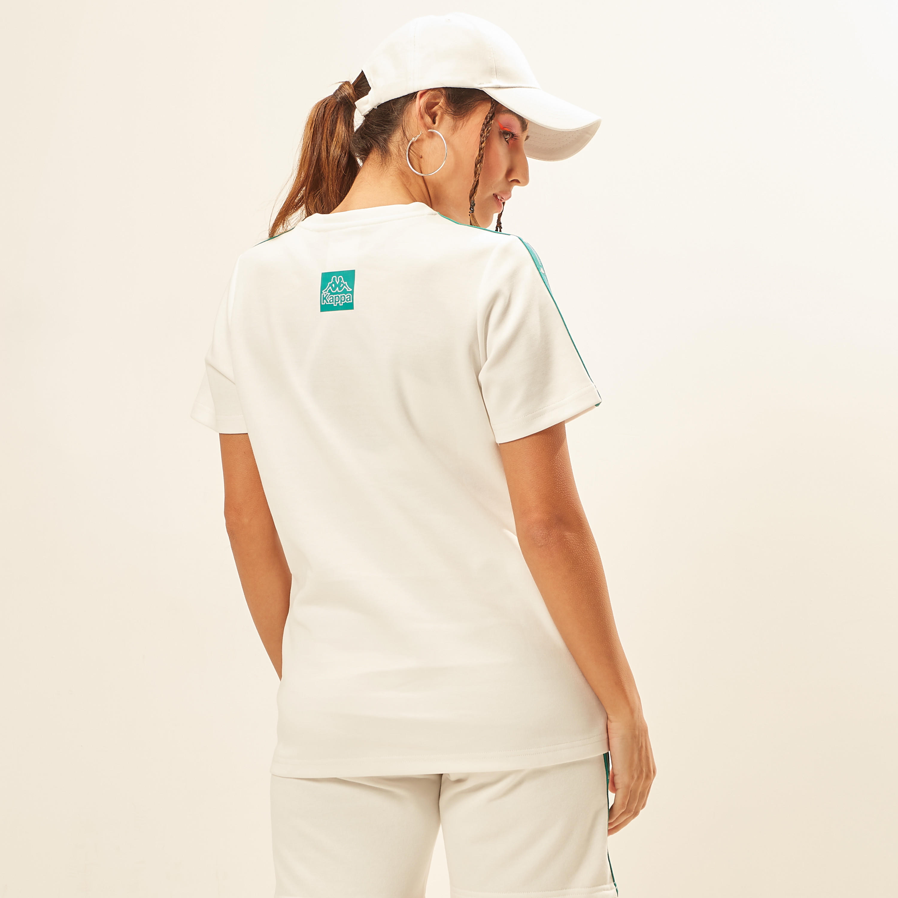 تيشيرت بأكمام قصيرة وطبعات جرافيك وشريطة من كابا-women-clothing-sportswearandactivewear-tshirtsandvests-image-4