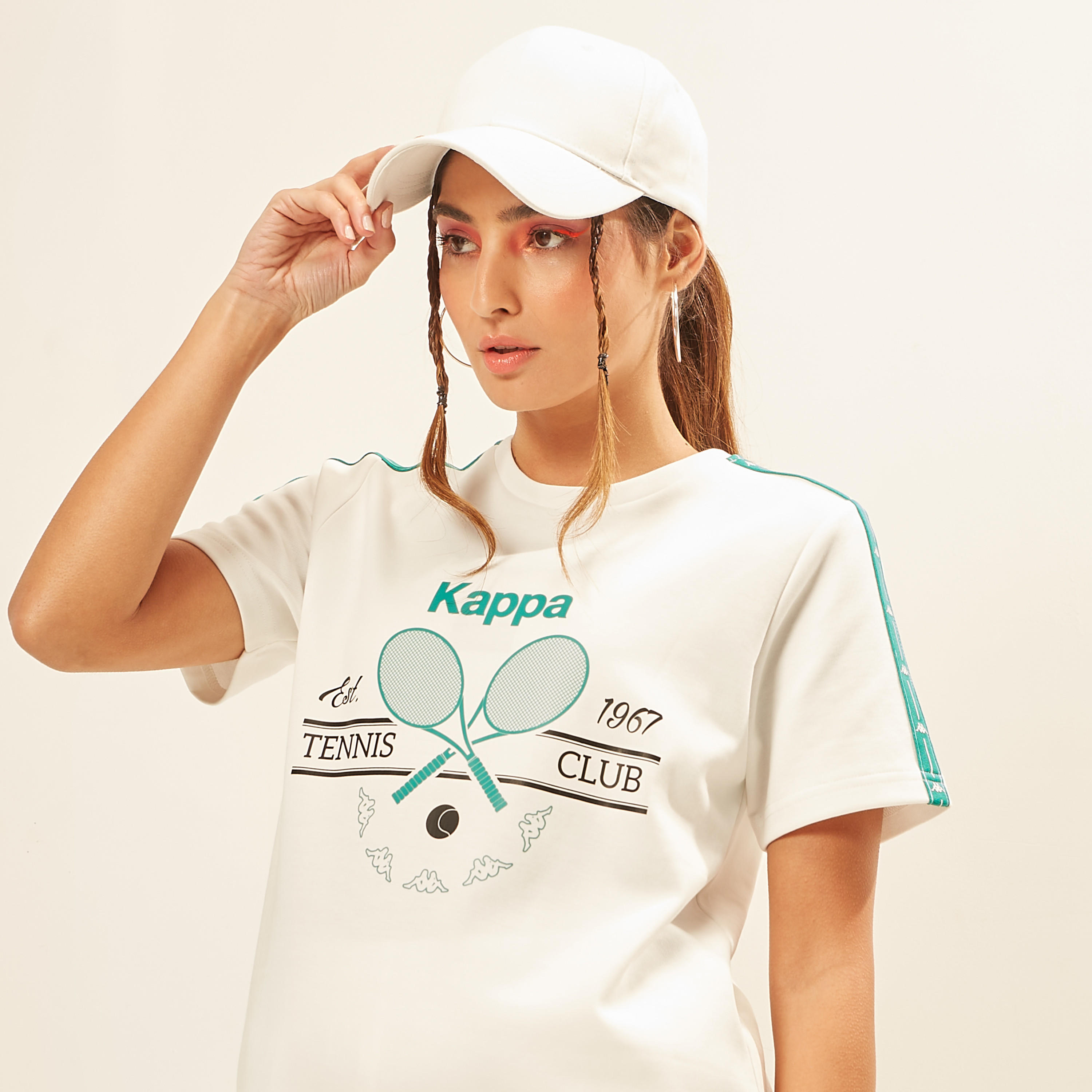 تيشيرت بأكمام قصيرة وطبعات جرافيك وشريطة من كابا-women-clothing-sportswearandactivewear-tshirtsandvests-image-5