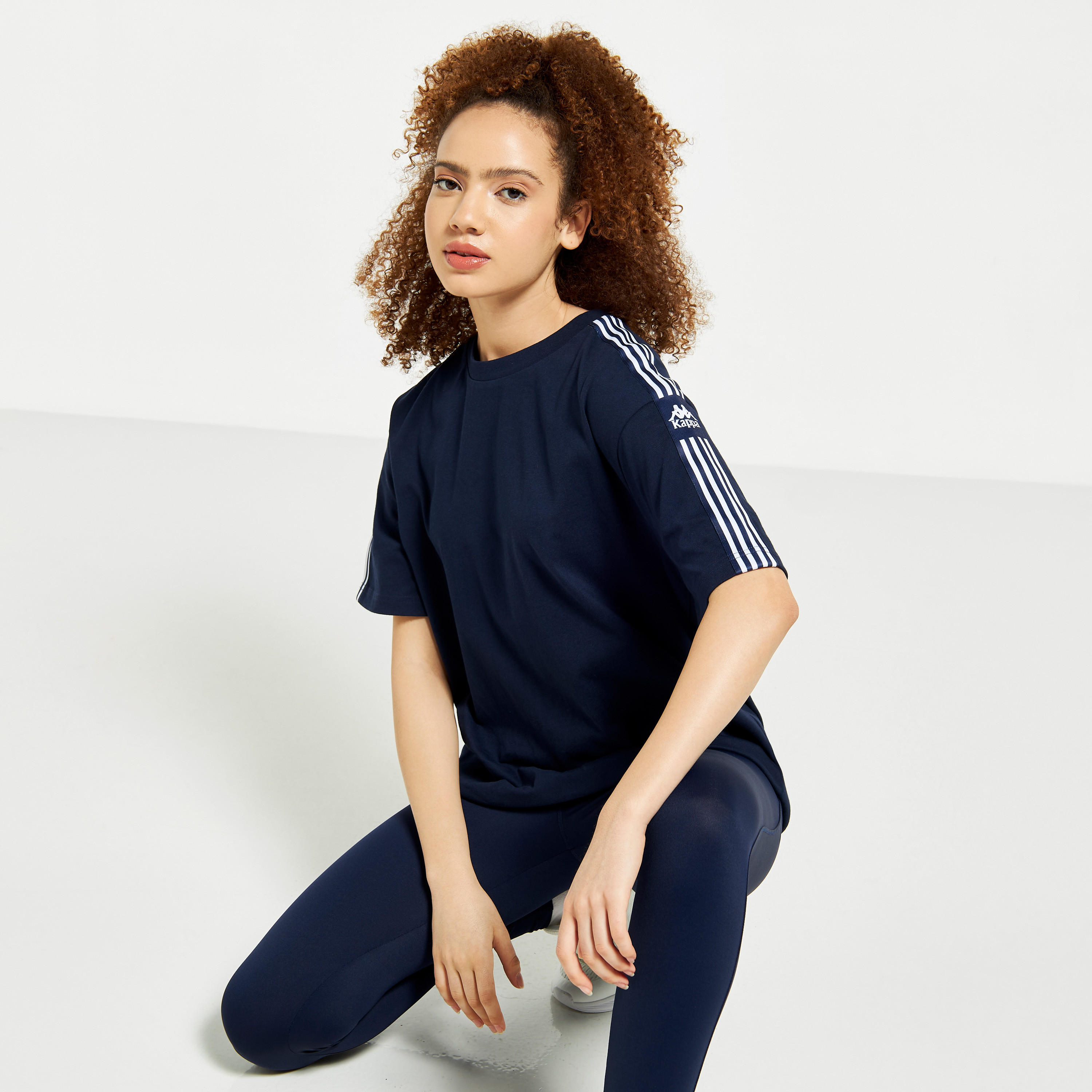تيشيرت بياقة ضيّقة وأكمام قصيرة من كابا-women-clothing-sportswearandactivewear-tshirtsandvests-image-1