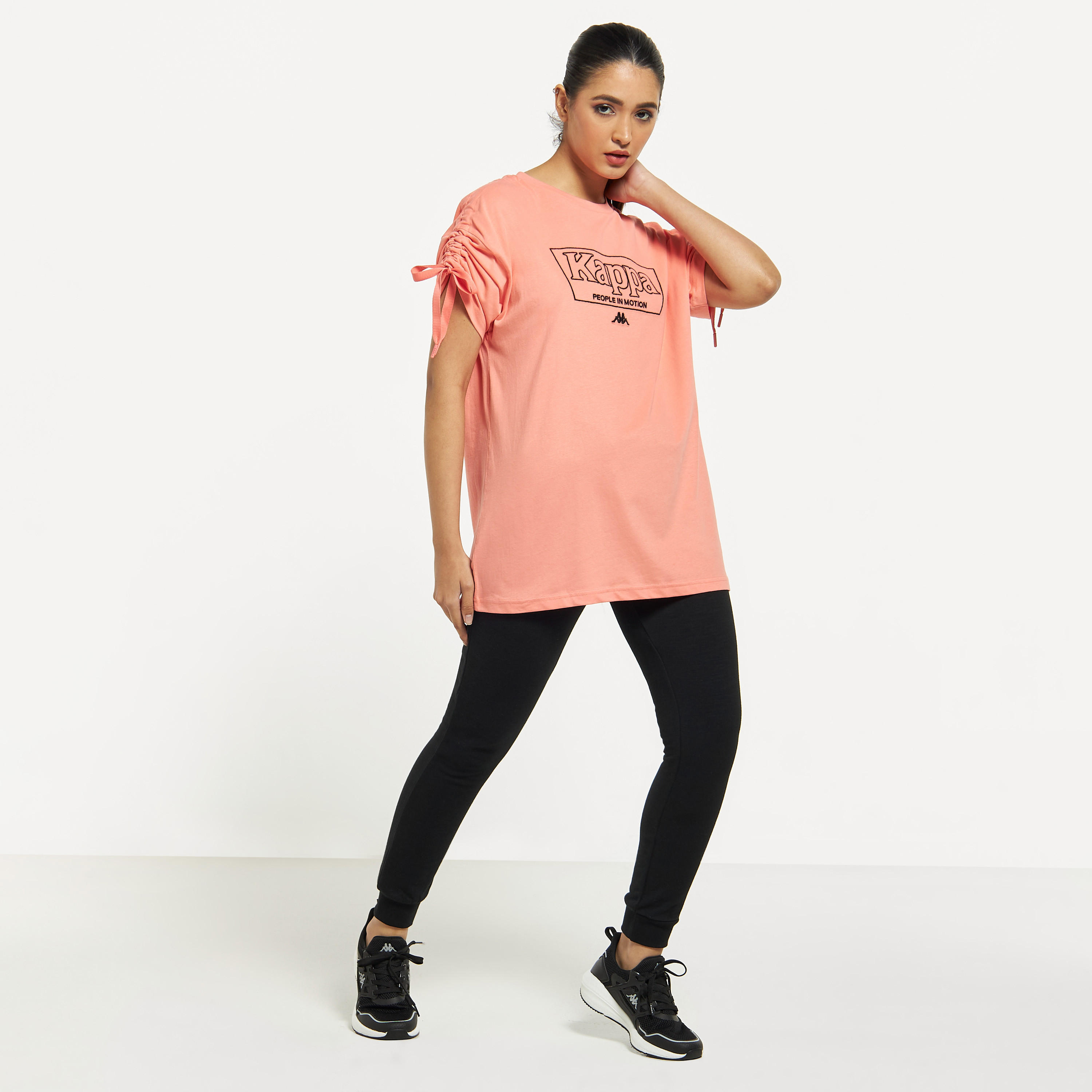 تيشيرت بطبعات وأكمام برباط وكسرات من كابا-women-clothing-sportswearandactivewear-tshirtsandvests-image-2