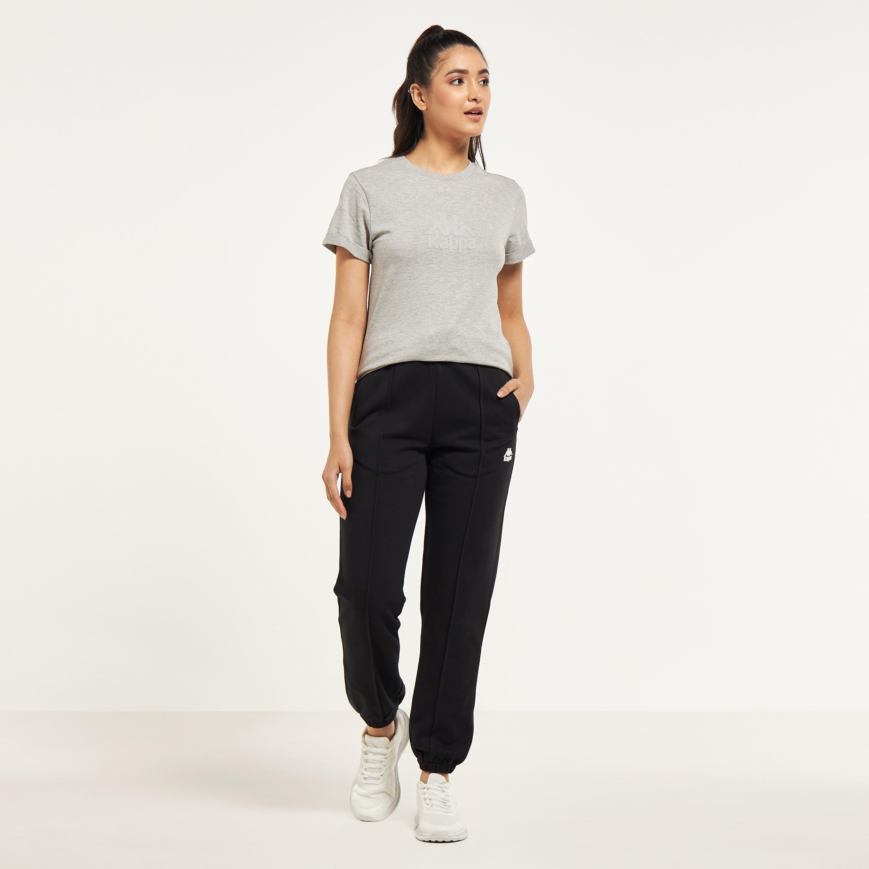 تيشيرت بأكمام قصيرة وطبعات شعار من كابا-women-clothing-tshirts-image-2