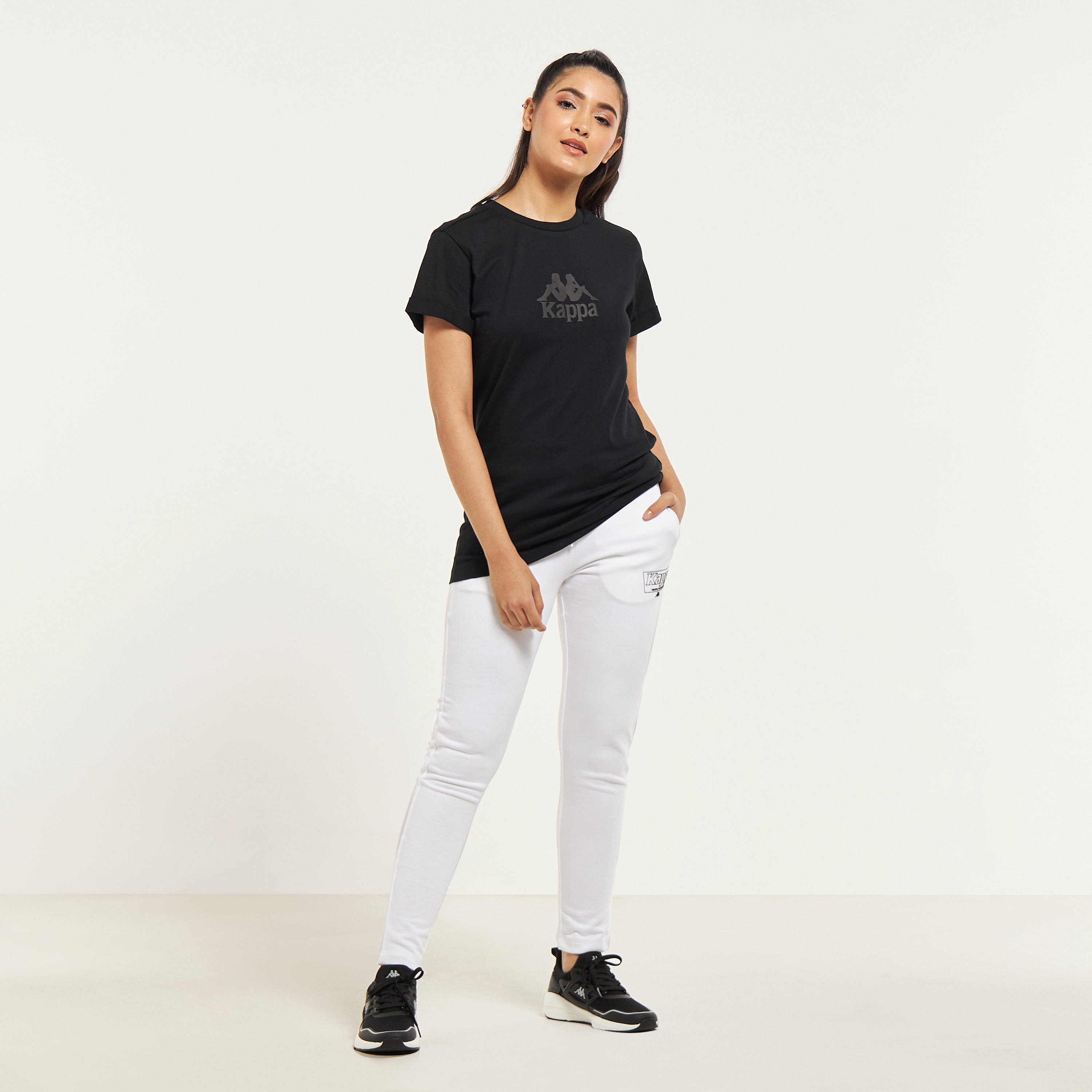 تيشيرت بأكمام قصيرة وطبعات شعار من كابا-women-clothing-tshirts-image-10