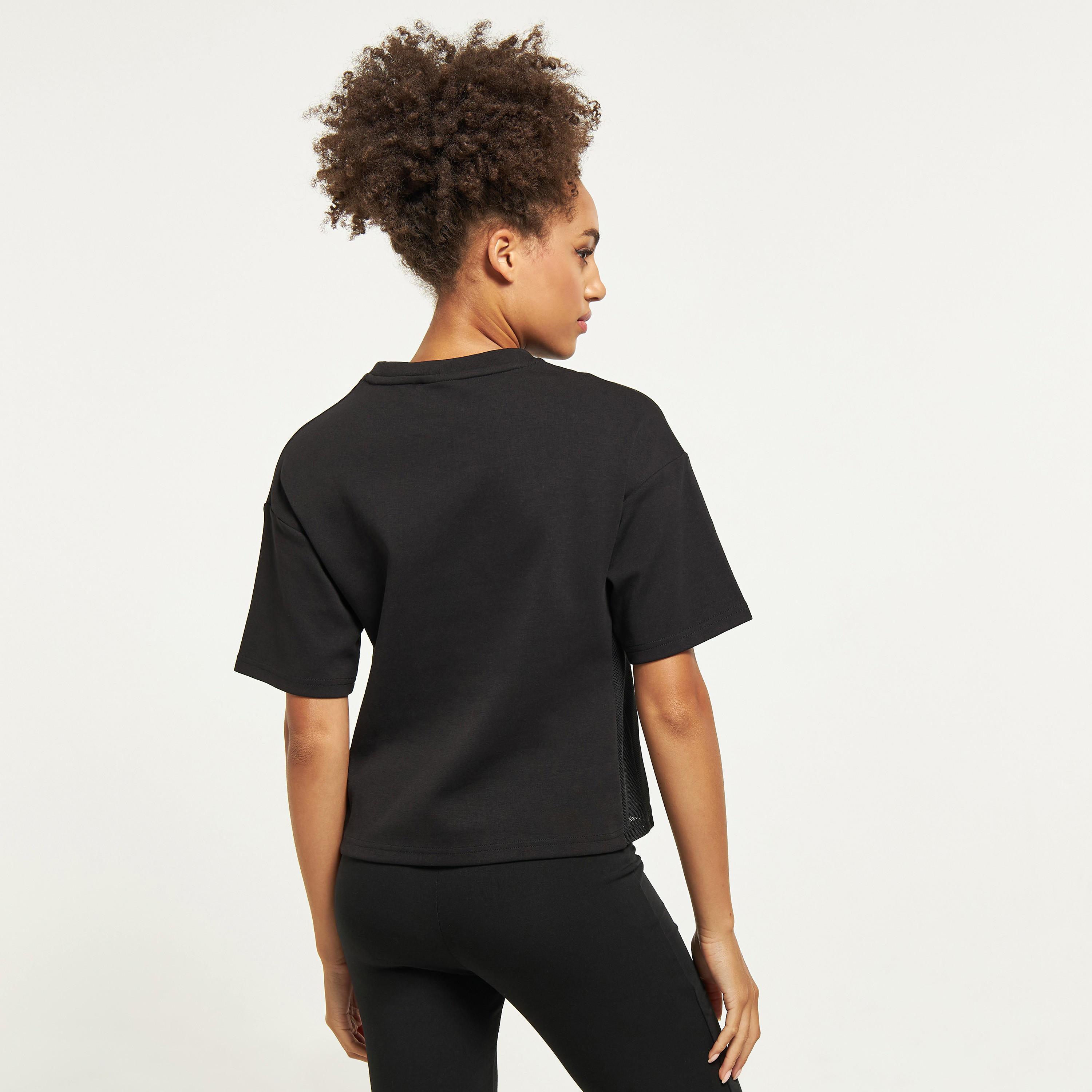 تيشيرت بياقة ضيّقة وأكمام قصيرة وطبعات من كابا-women-clothing-sportswearandactivewear-tshirtsandvests-image-11