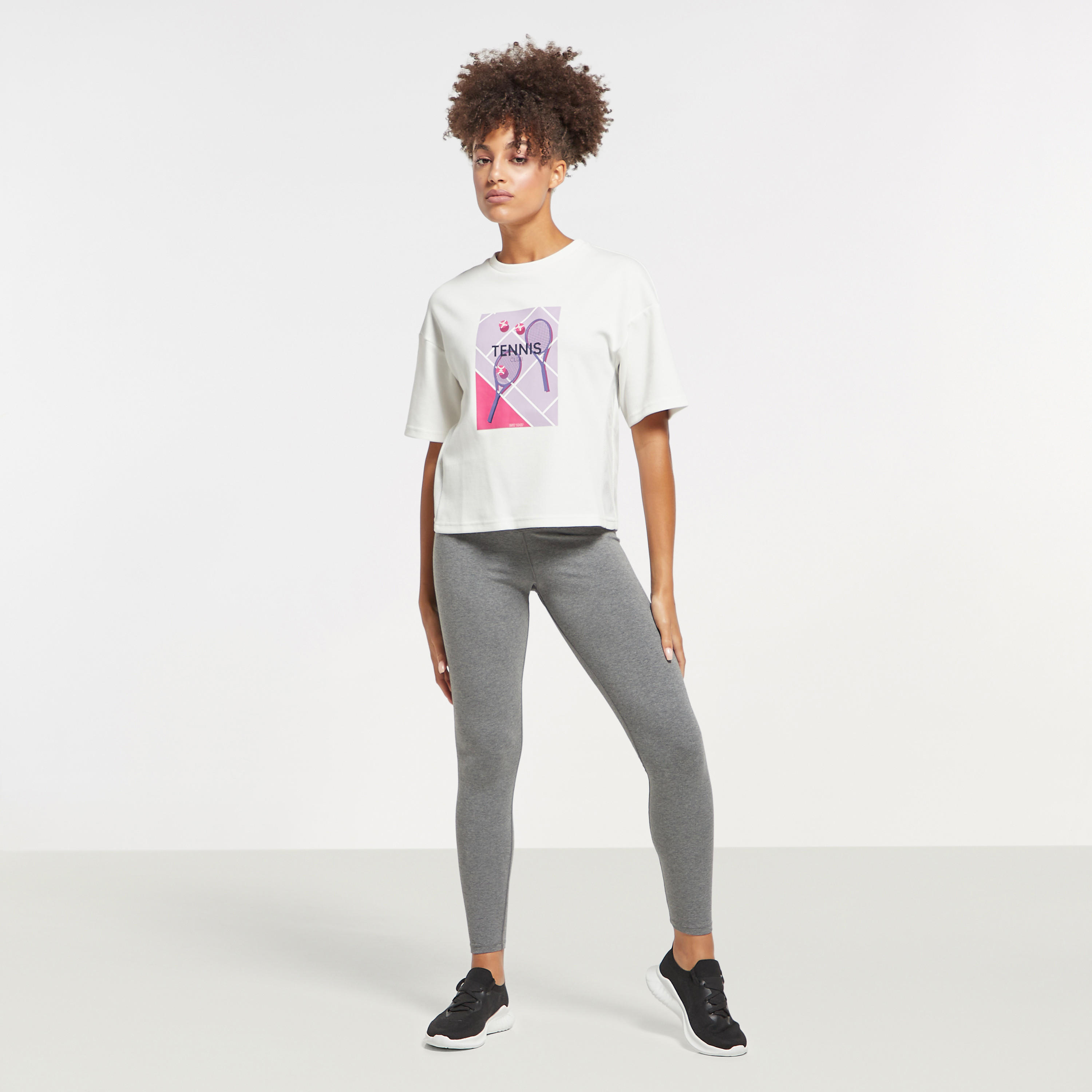 تيشيرت بياقة ضيّقة وأكمام قصيرة وطبعات من كابا-women-clothing-sportswearandactivewear-tshirtsandvests-image-14