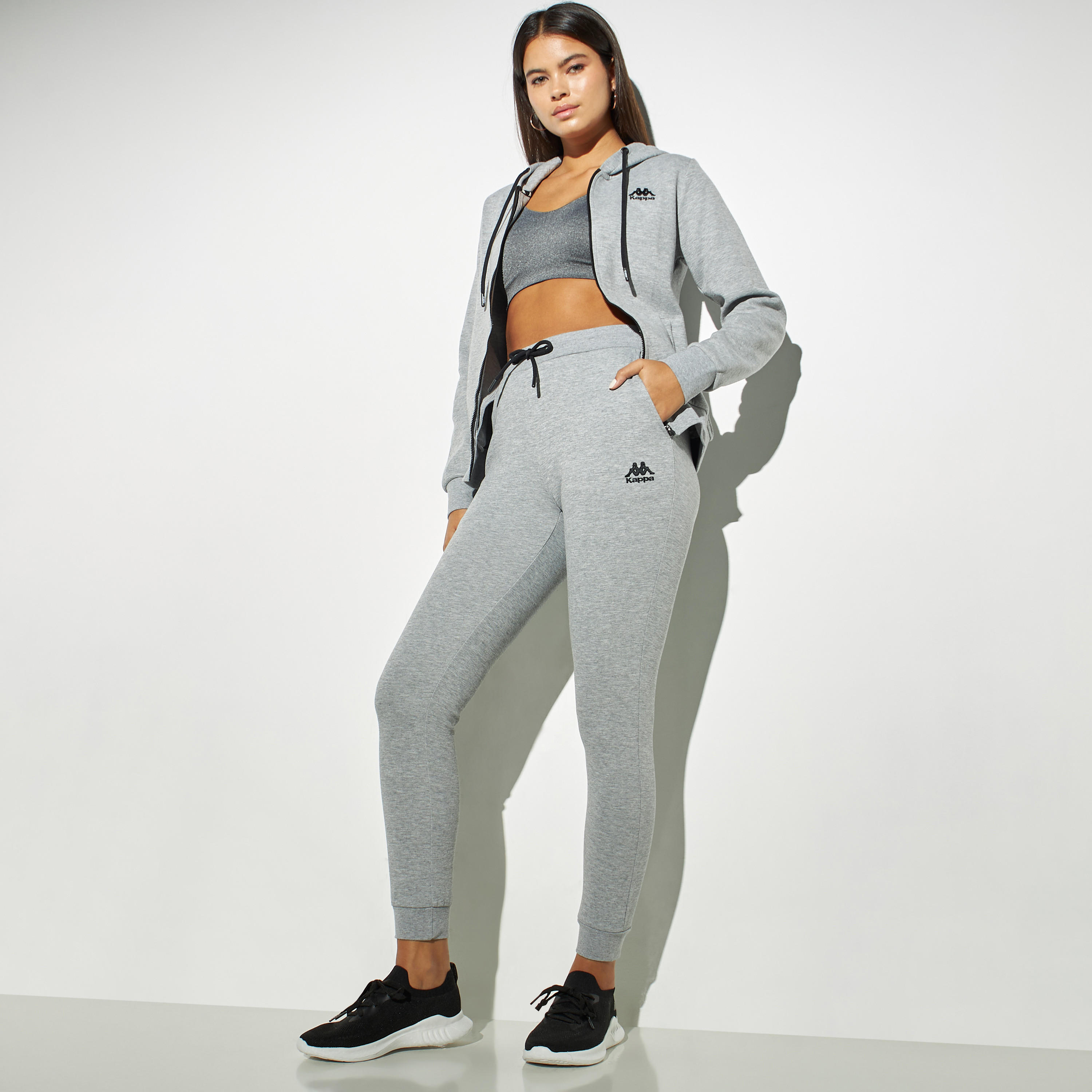 بنطلون رياضي مطرّز بشعار ورباط إغلاق من كابا-women-clothing-bottoms-joggers-image-2