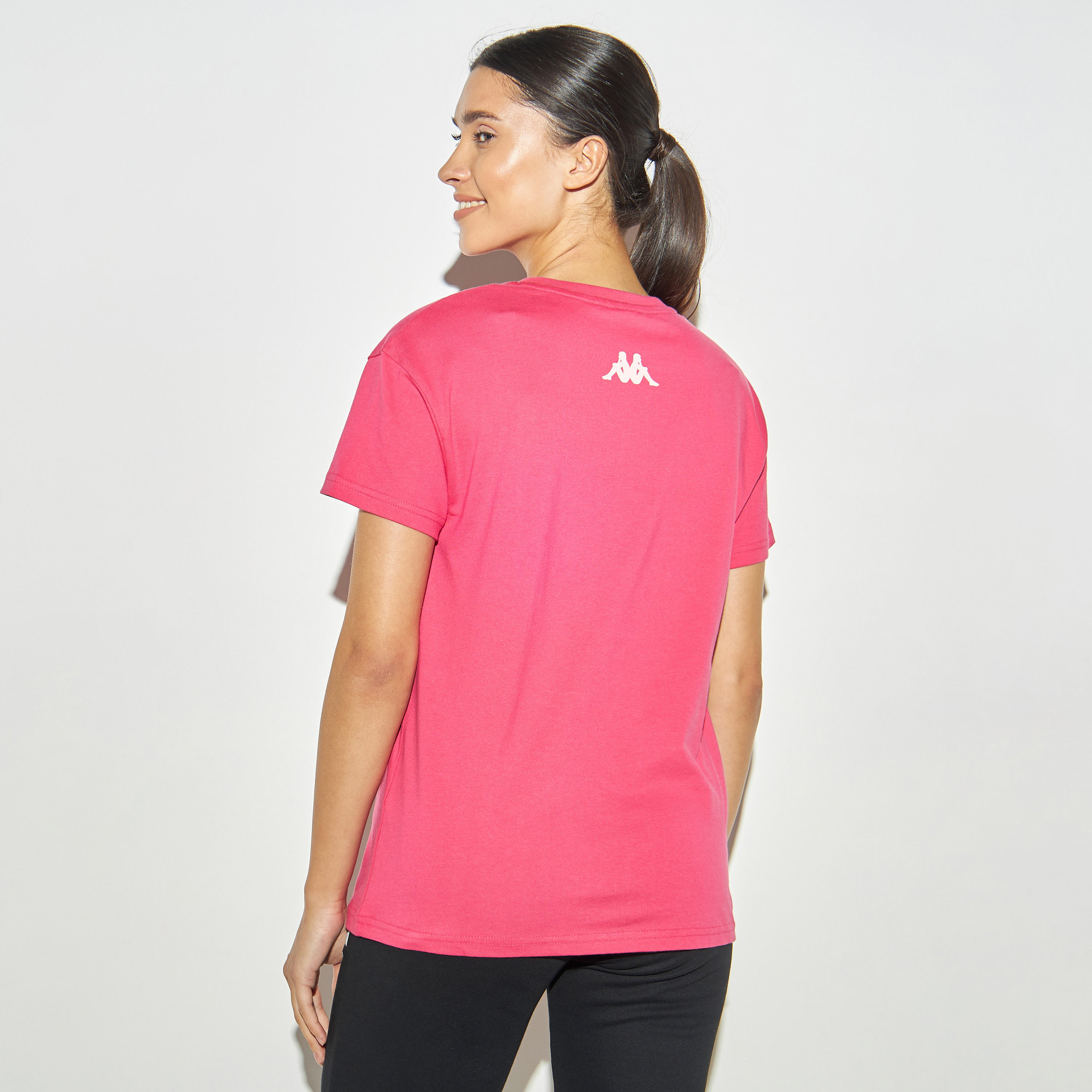 تيشيرت بياقة ضيّقة وأكمام قصيرة وطبعات من كابا-women-clothing-sportswearandactivewear-tshirtsandvests-image-3
