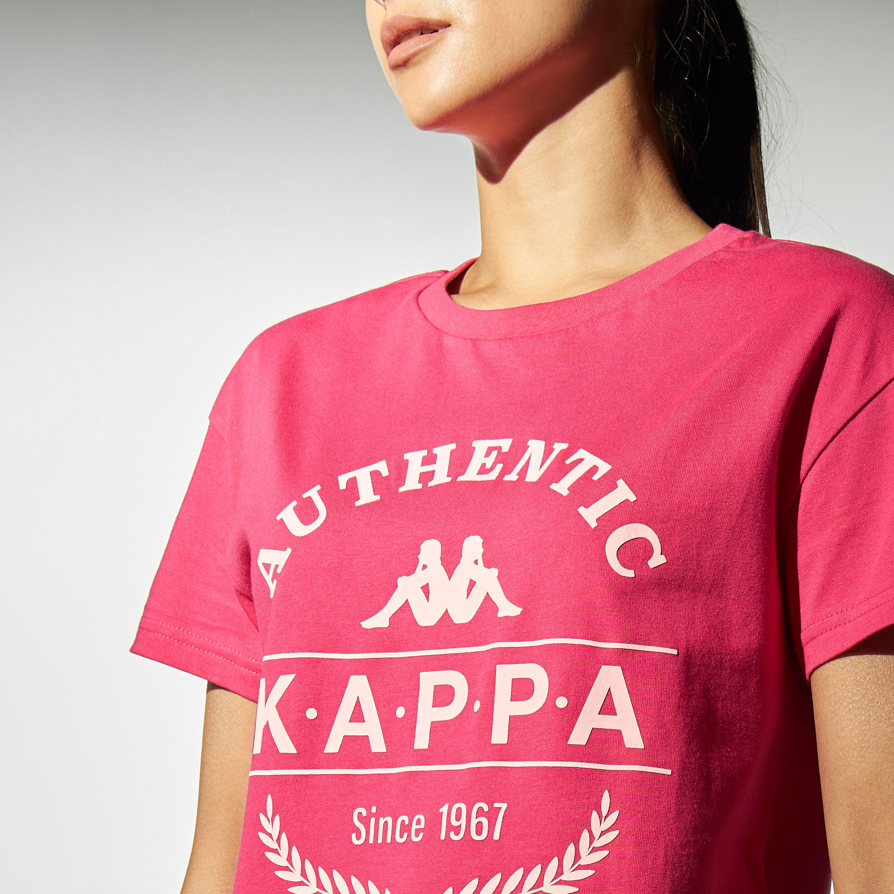 تيشيرت بياقة ضيّقة وأكمام قصيرة وطبعات من كابا-women-clothing-sportswearandactivewear-tshirtsandvests-image-4