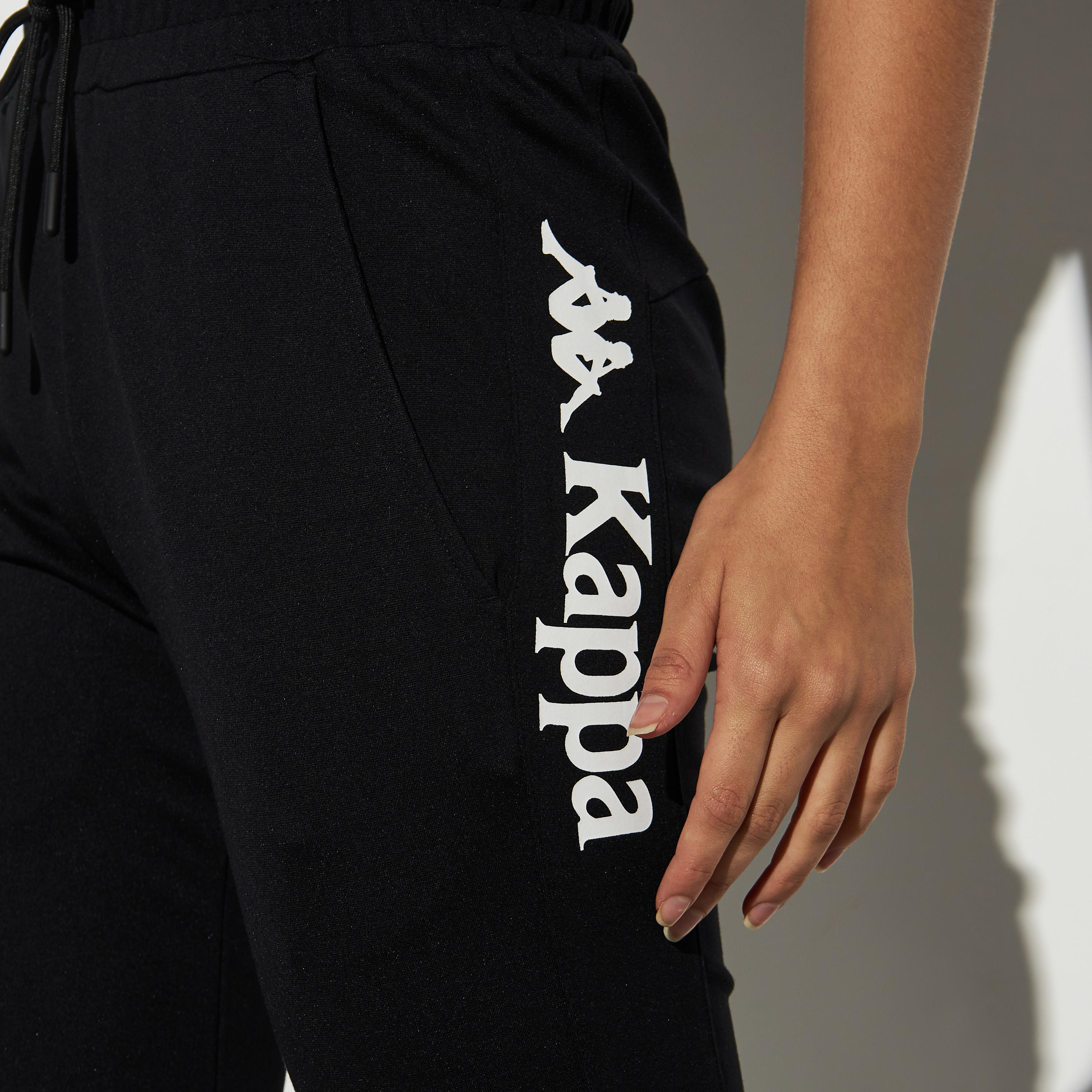 بنطلون رياضي برباط إغلاق وجيوب وطبعات من كابا-women-clothing-bottoms-joggers-image-4