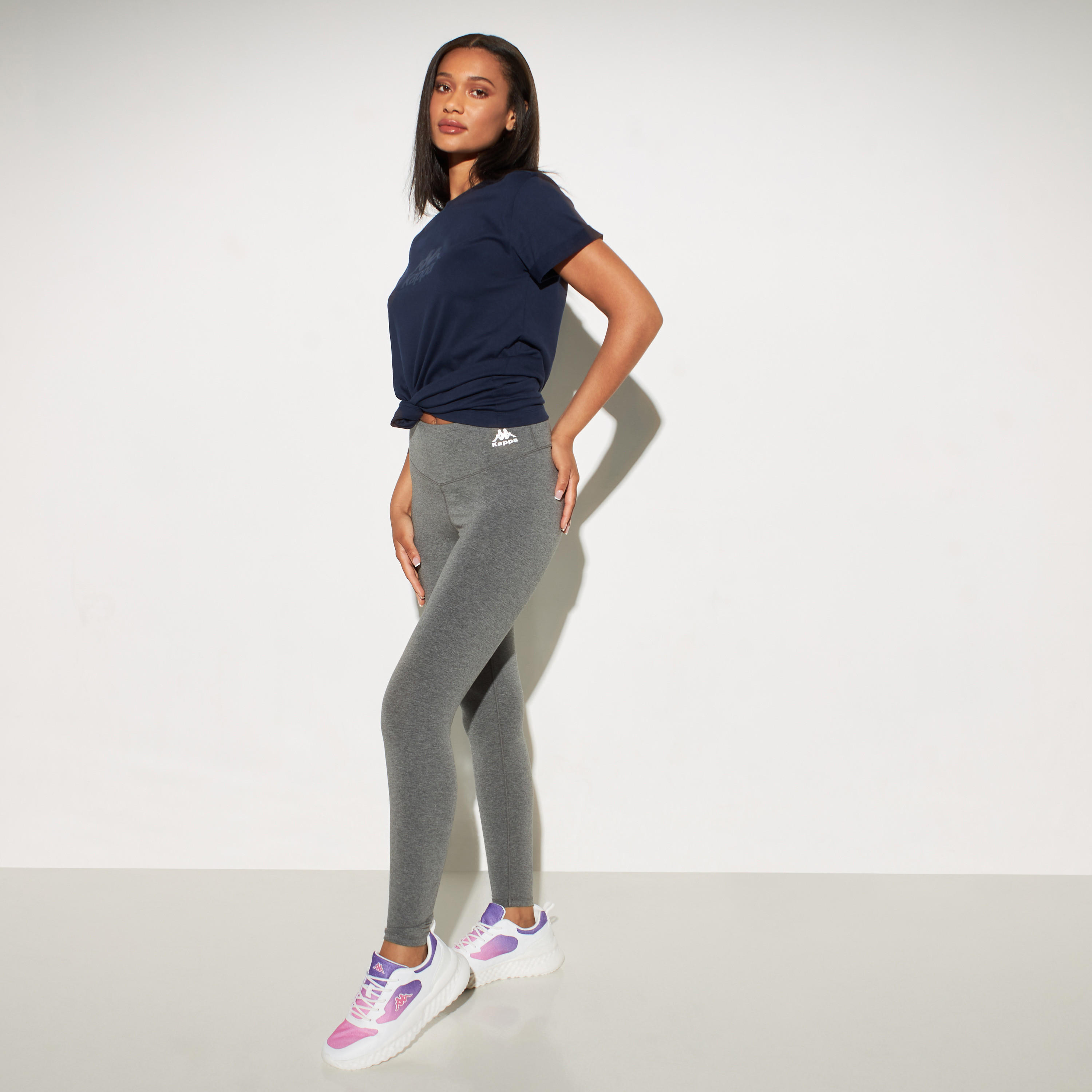 بنطلون ليقنز بخصر مطّاطي وطبعات شعار من كابا-women-clothing-bottoms-leggings-image-2