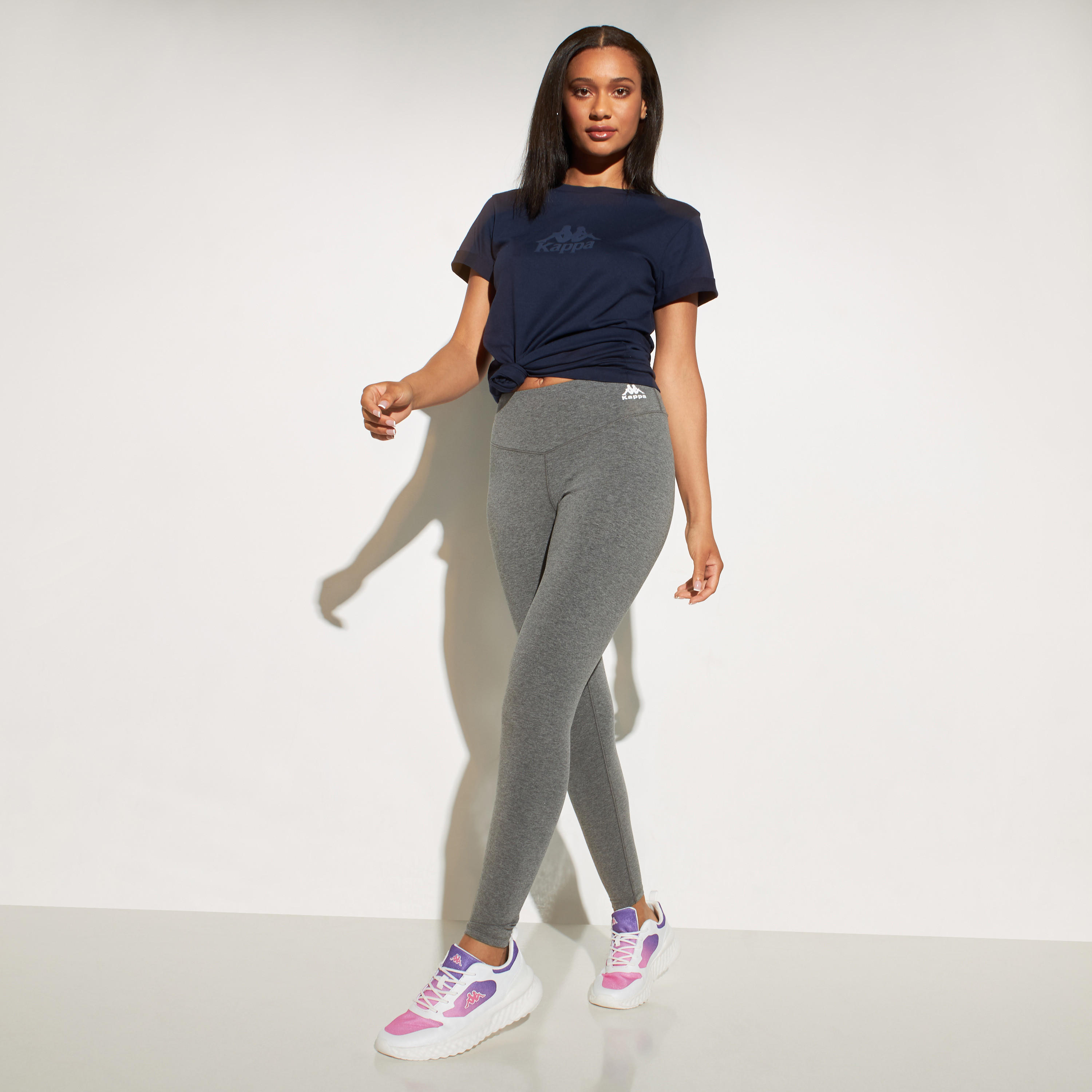 بنطلون ليقنز بخصر مطّاطي وطبعات شعار من كابا-women-clothing-bottoms-leggings-image-5