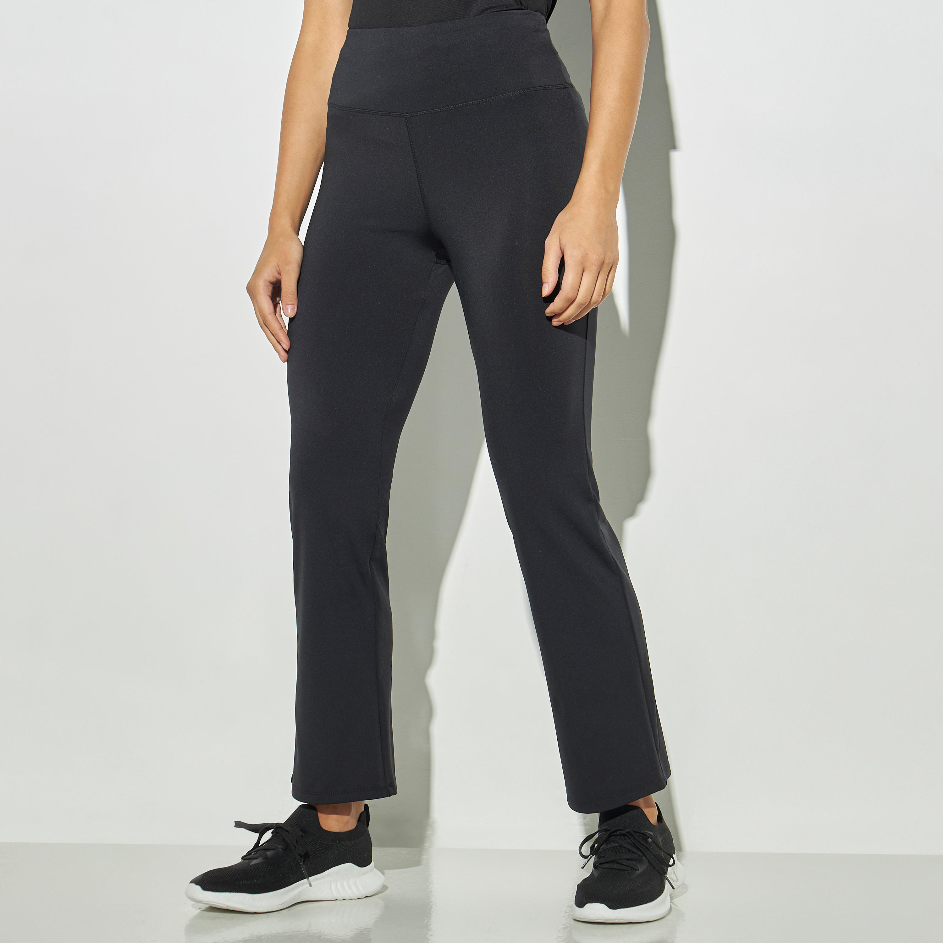 بنطلون ليقنز واسع الساقين سادة بخصر مطاطي من كابا-women-clothing-sportswearandactivewear-bottoms-image-1