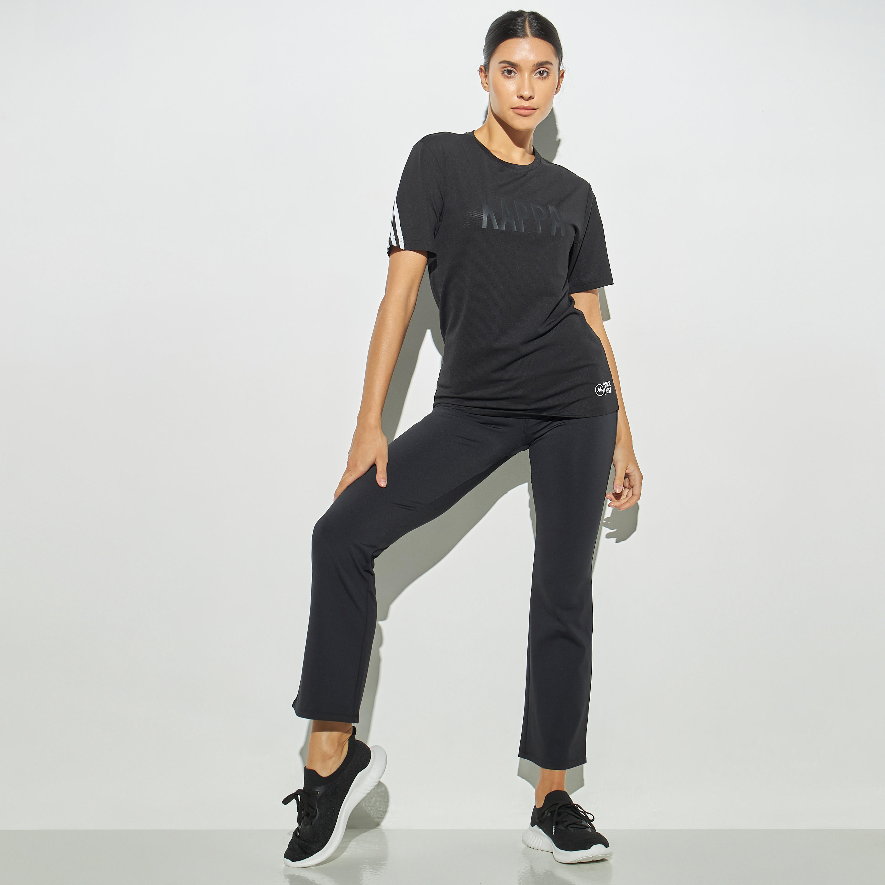 بنطلون ليقنز واسع الساقين سادة بخصر مطاطي من كابا-women-clothing-sportswearandactivewear-bottoms-image-2
