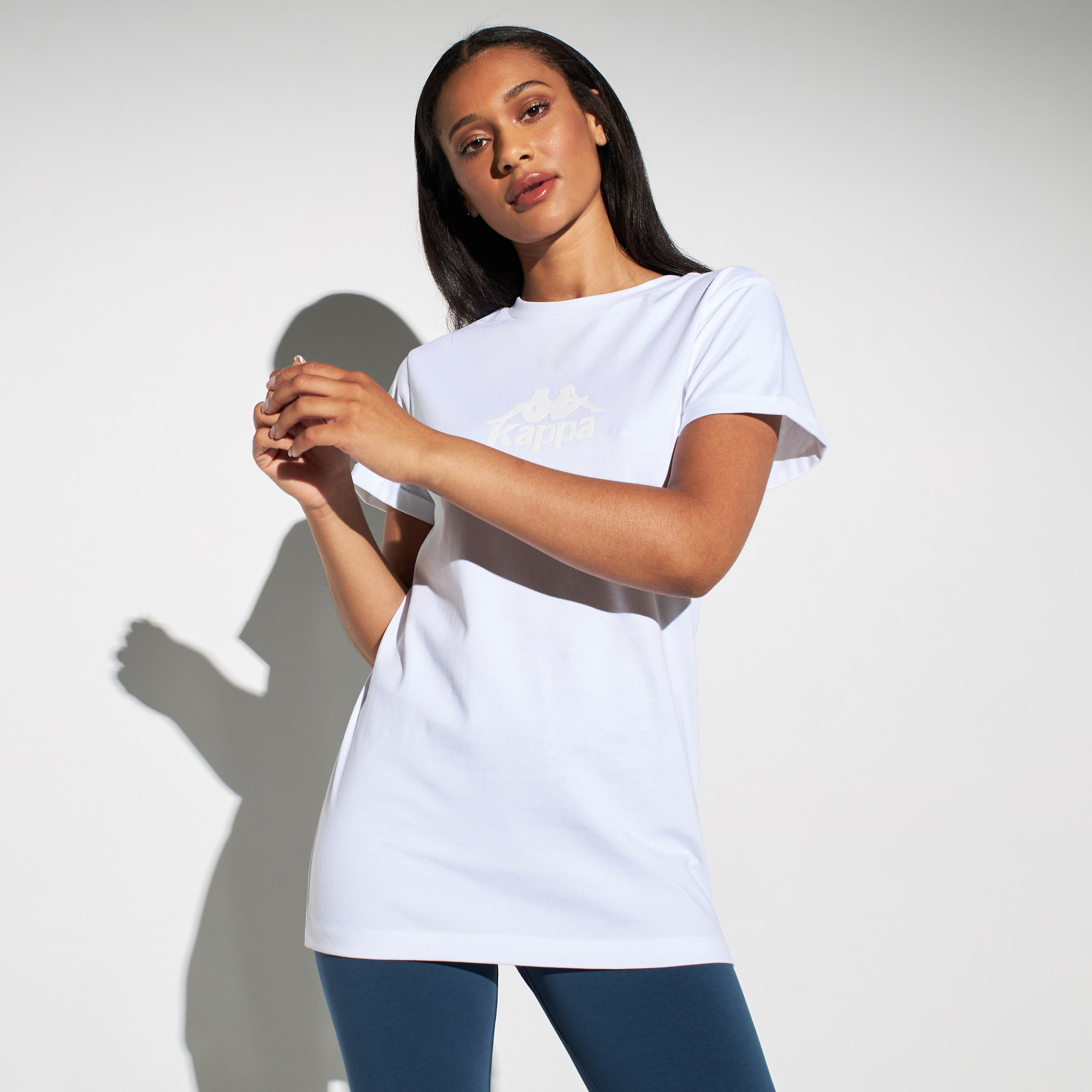 تيشيرت بأكمام قصيرة وطبعات شعار من كابا-women-clothing-tshirts-image-13
